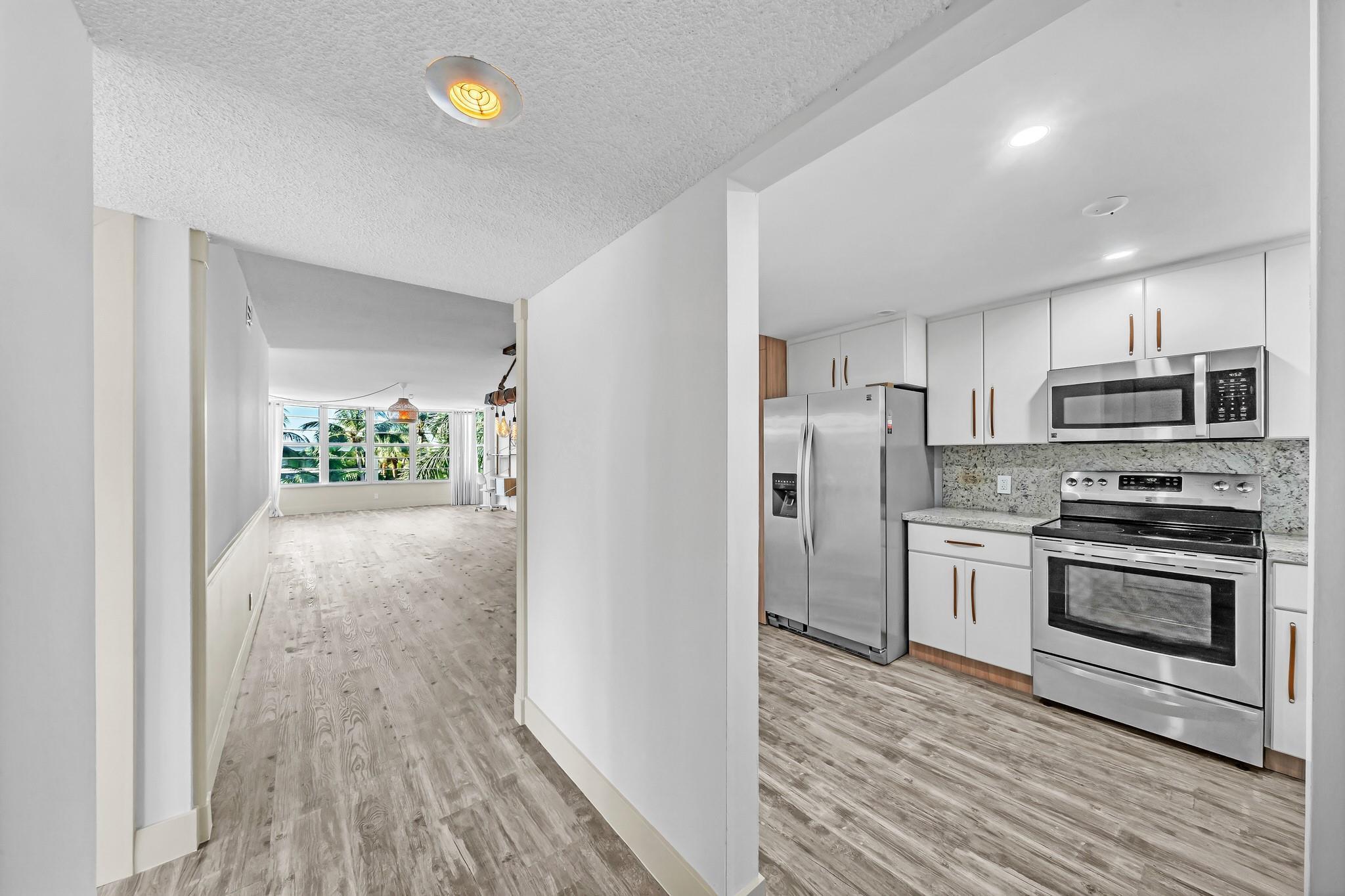 3051 NE 48TH Street 301, Fort Lauderdale, FL 33308, Fort Lauderdale - Photo 2