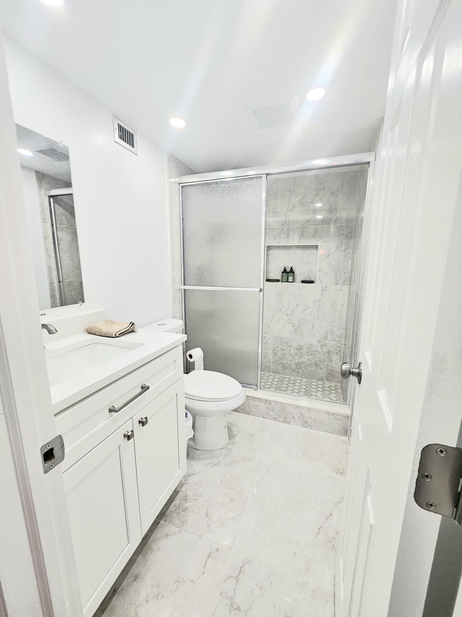 5860 NW 44TH Street 412, Lauderhill, FL 33319, Lauderhill - Photo 5
