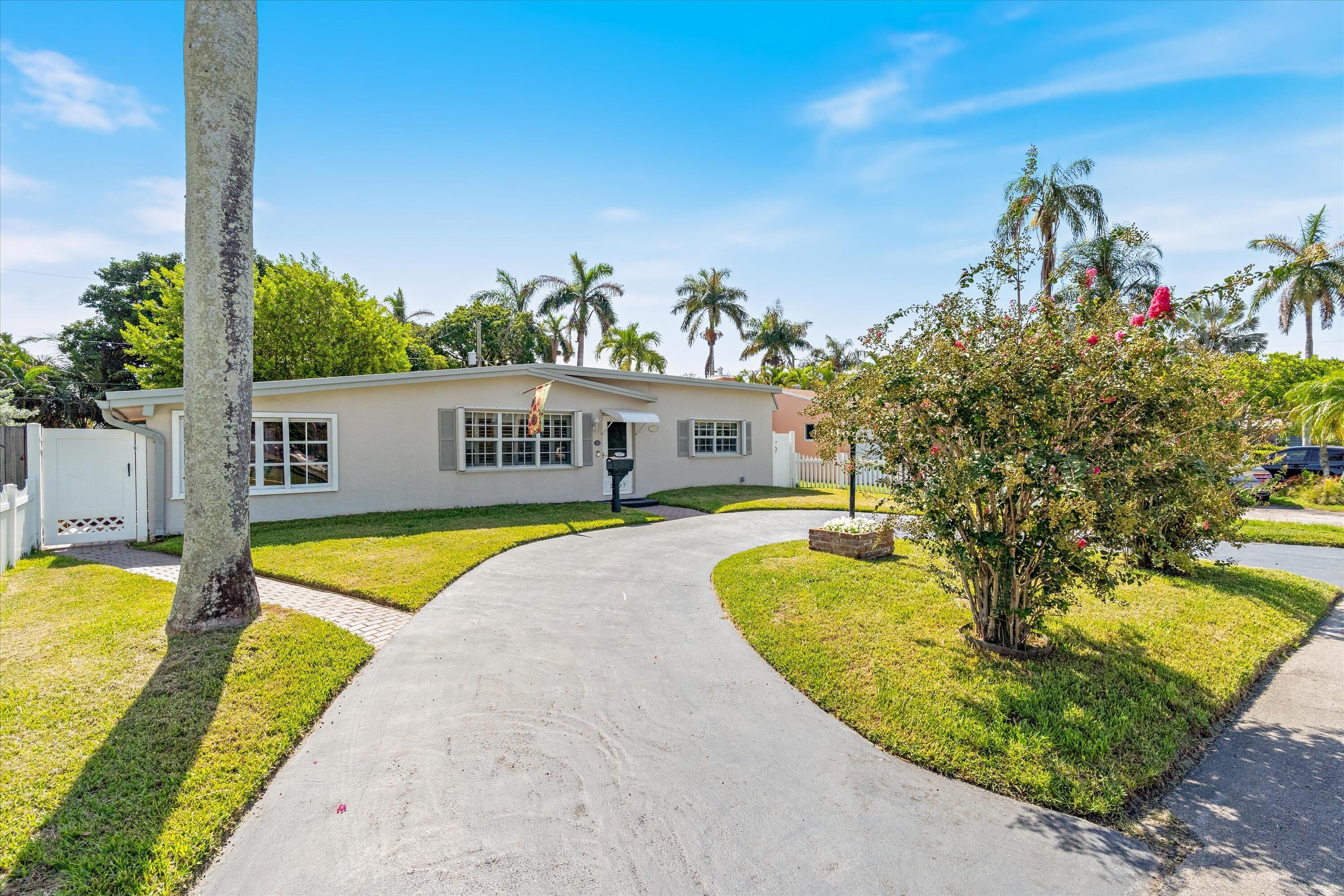 2107 N 15TH Avenue, Hollywood, FL 33020, Hollywood - Photo 2