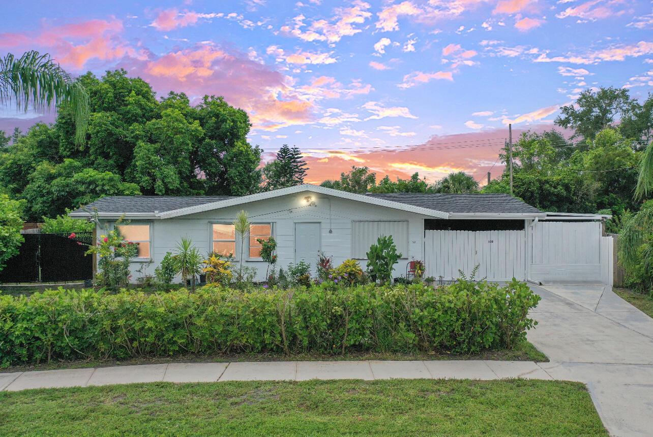 120 Banyan Drive, Port St. Lucie, FL 34952, Port St. Lucie - Photo 2