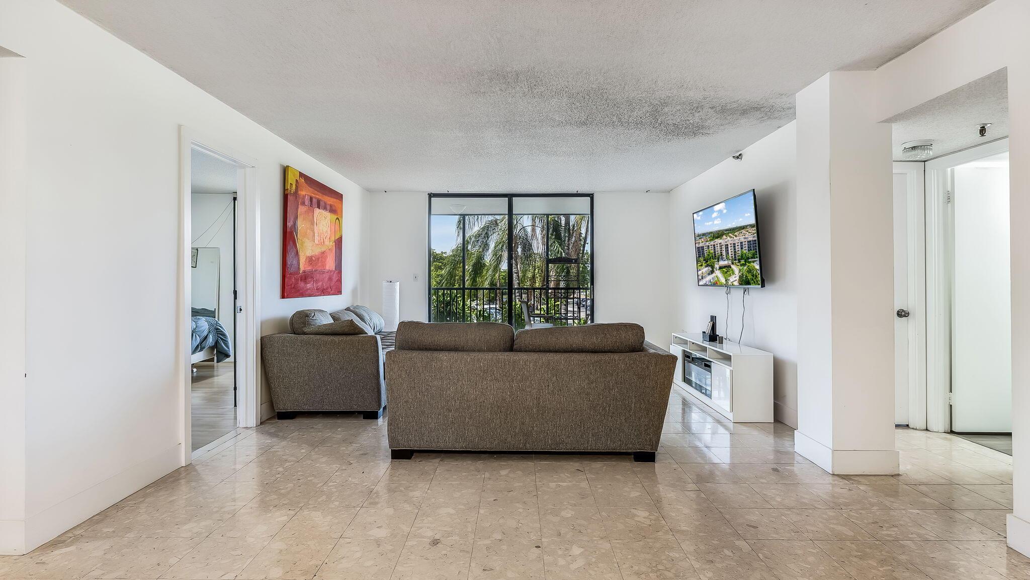 900 NE 195TH Street 217, Miami, FL 33179, Miami - Photo 2