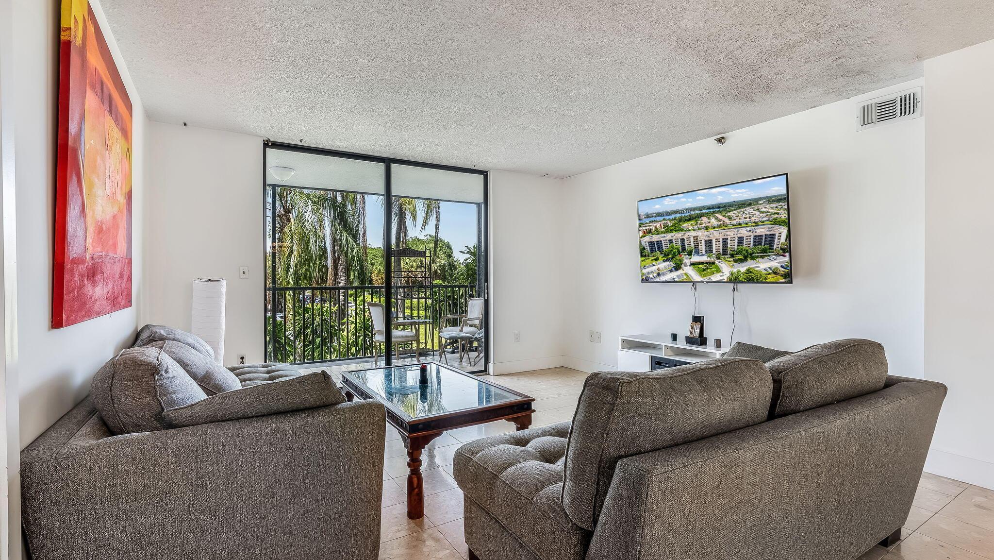 900 NE 195TH Street 217, Miami, FL 33179, Miami - Photo 3