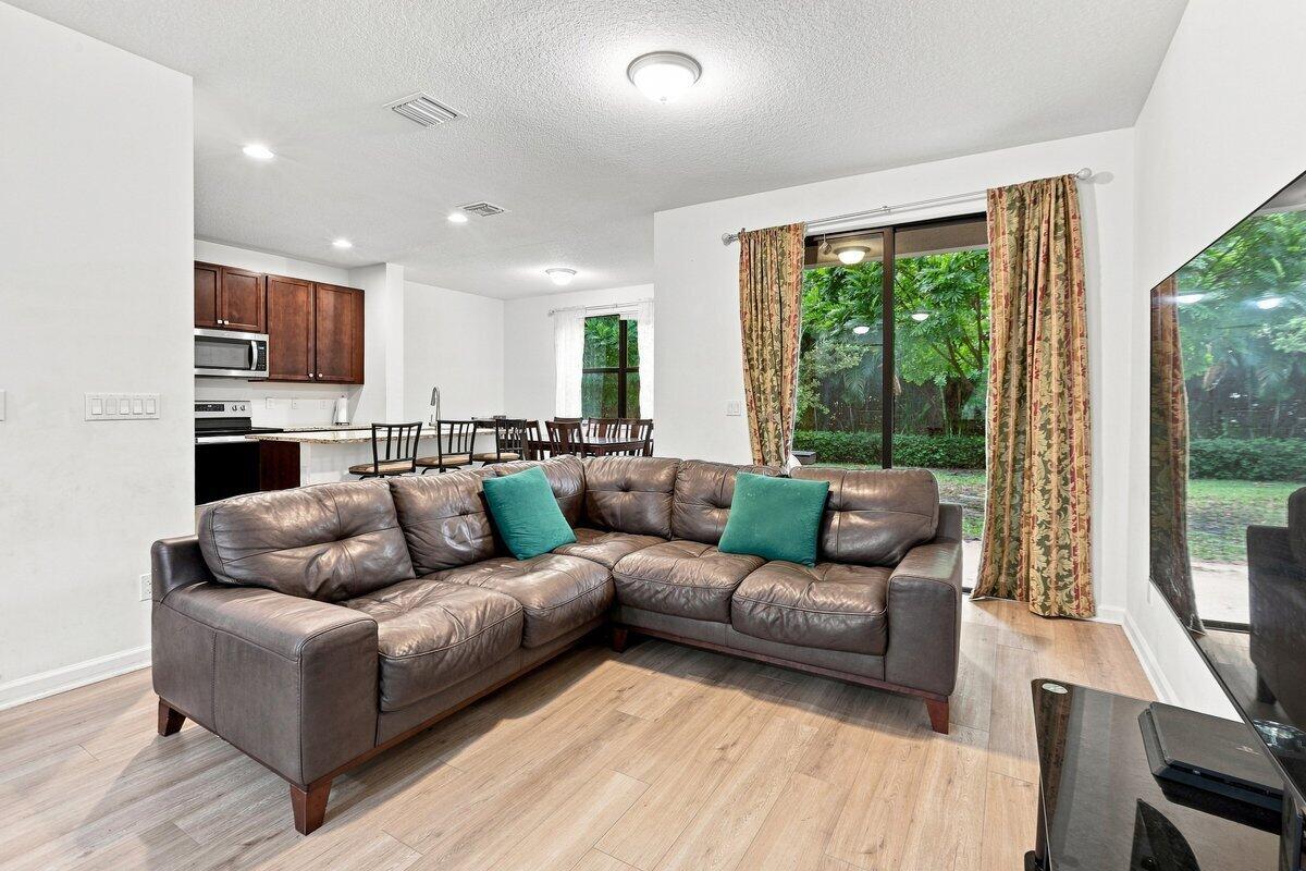 269 NW 36th Avenue, Pompano Beach, FL 33069, Pompano Beach - Photo 2