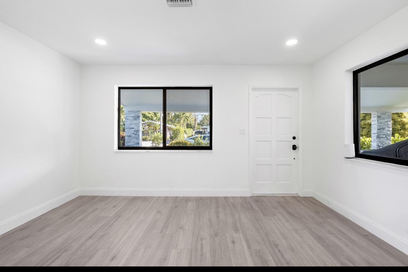 699 NE 40TH Street, Oakland Park, FL 33334, Oakland Park - Photo 5