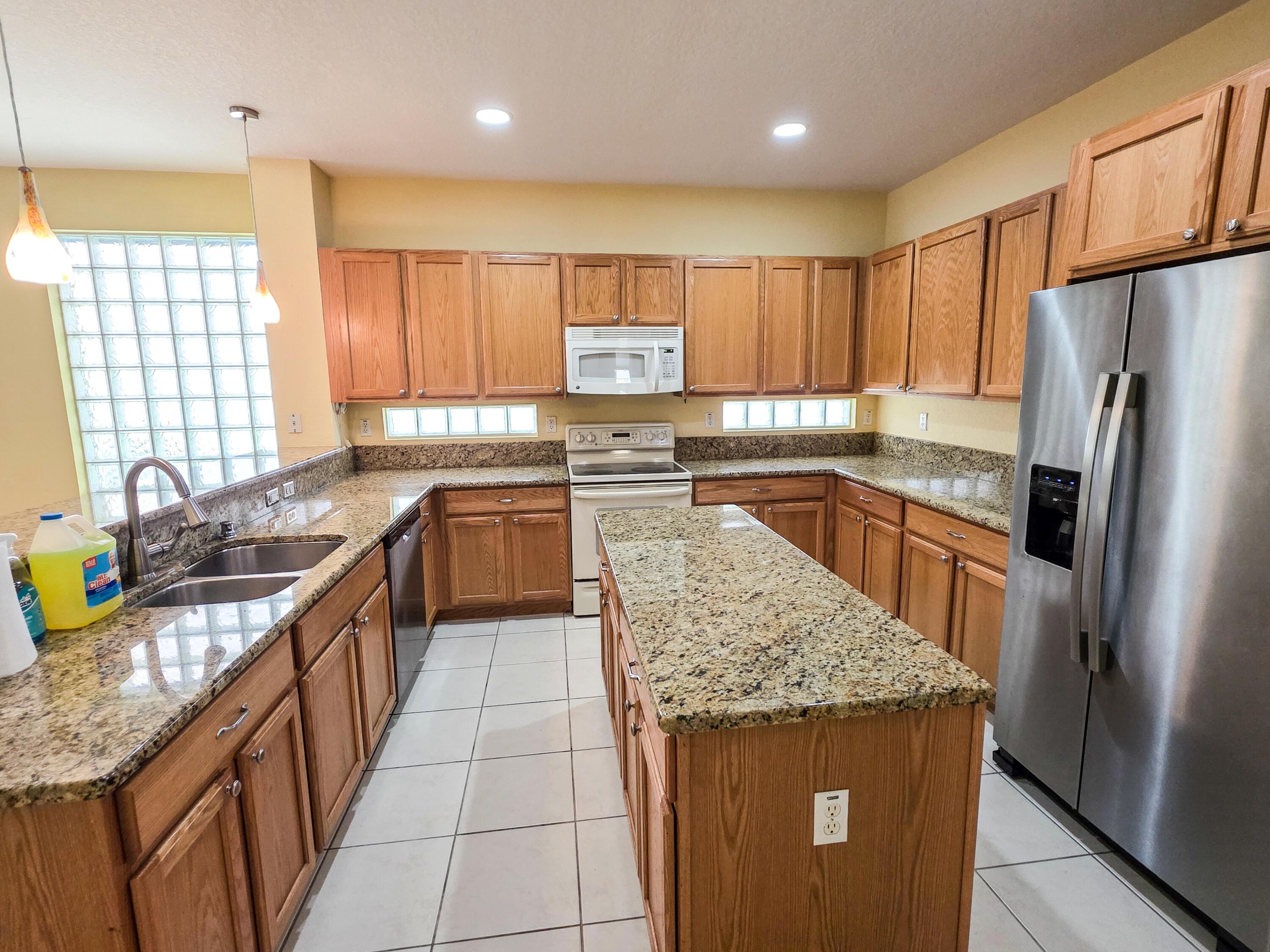 873 Gazetta Way, West Palm Beach, FL 33413, West Palm Beach - Photo 5
