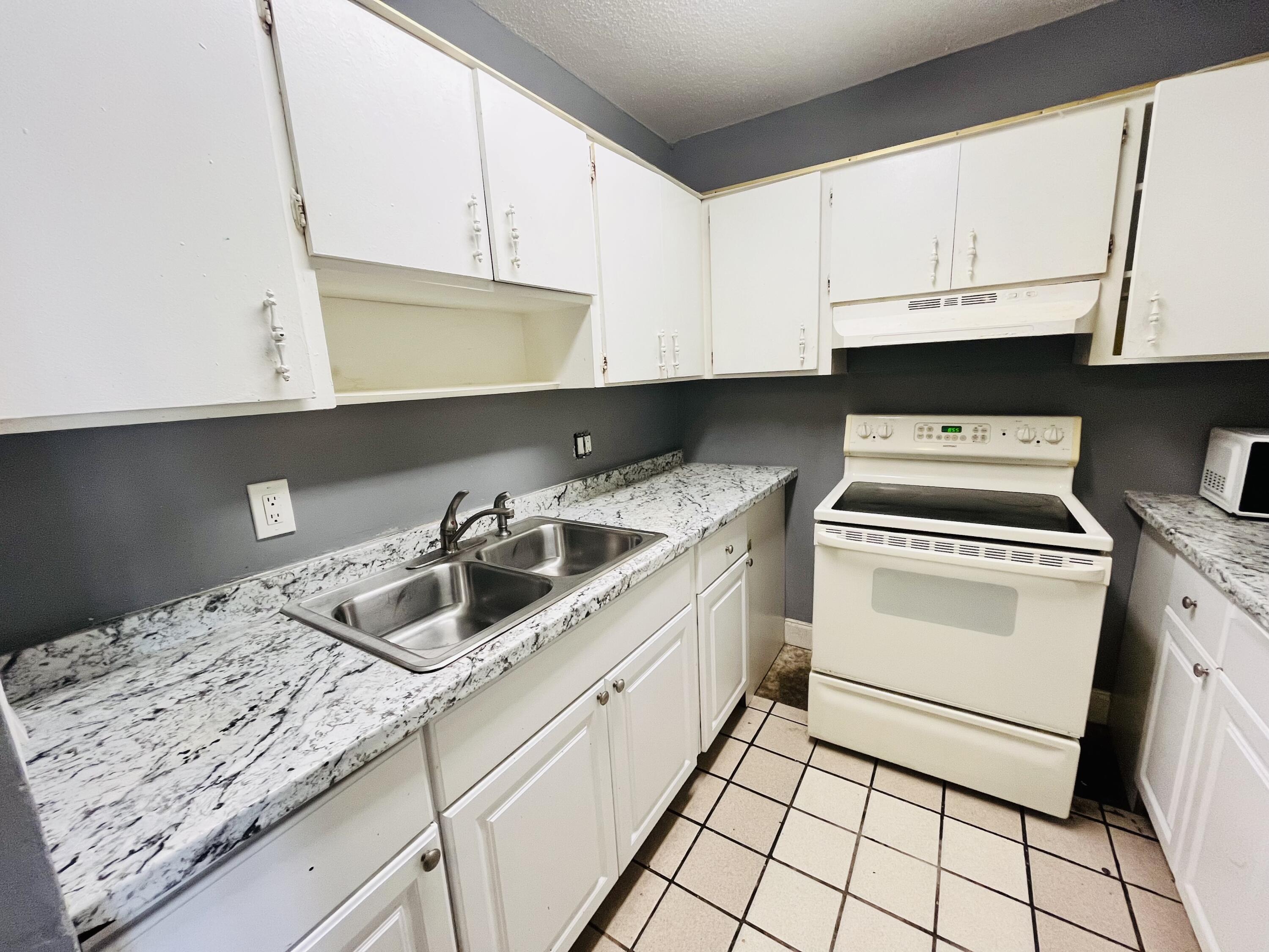 635 SW 20th Court N 9B, Delray Beach, FL 33445, Delray Beach - Photo 3