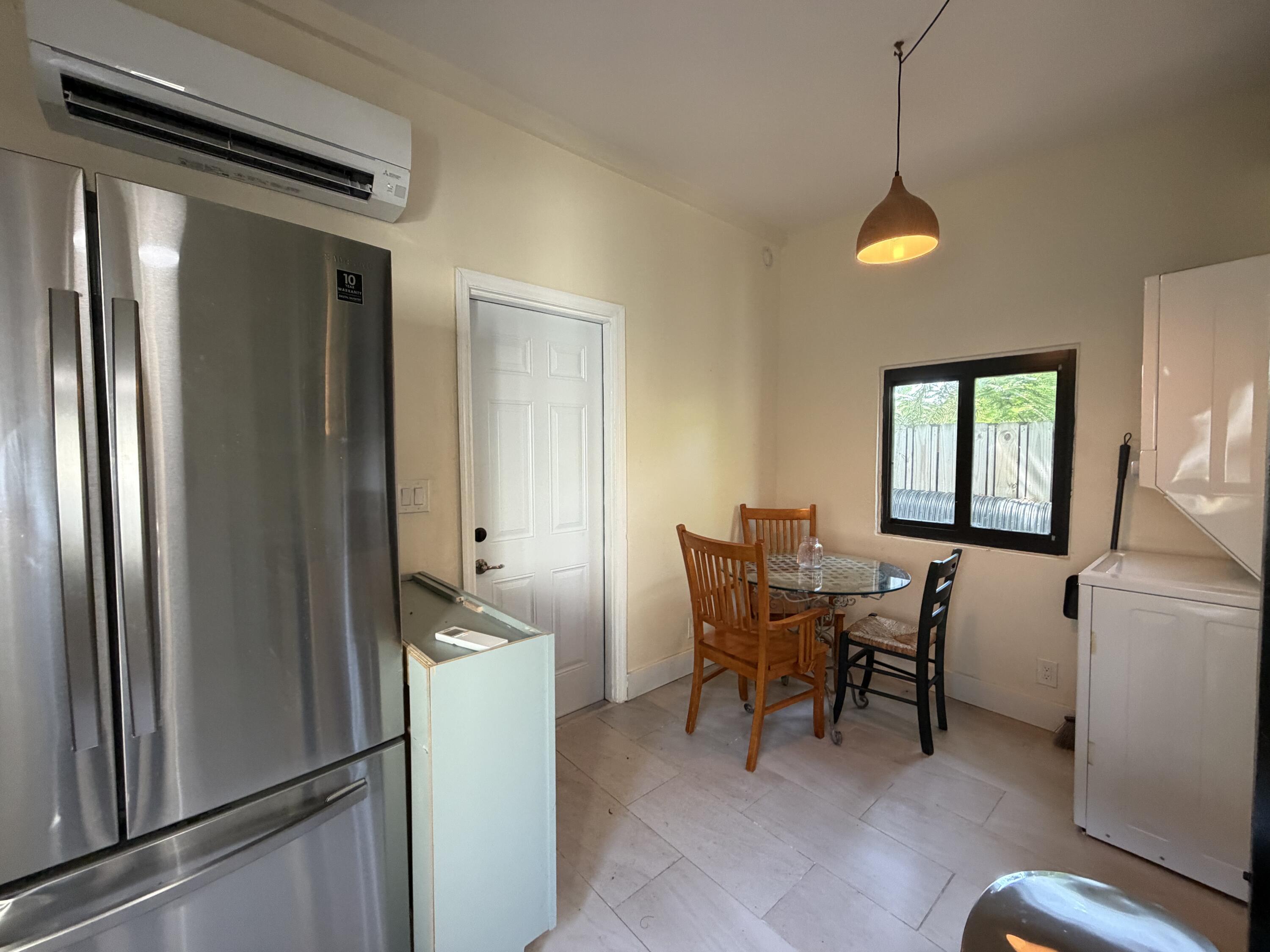927 Paseo Andorra Cottage, West Palm Beach, FL 33405, West Palm Beach - Photo 4