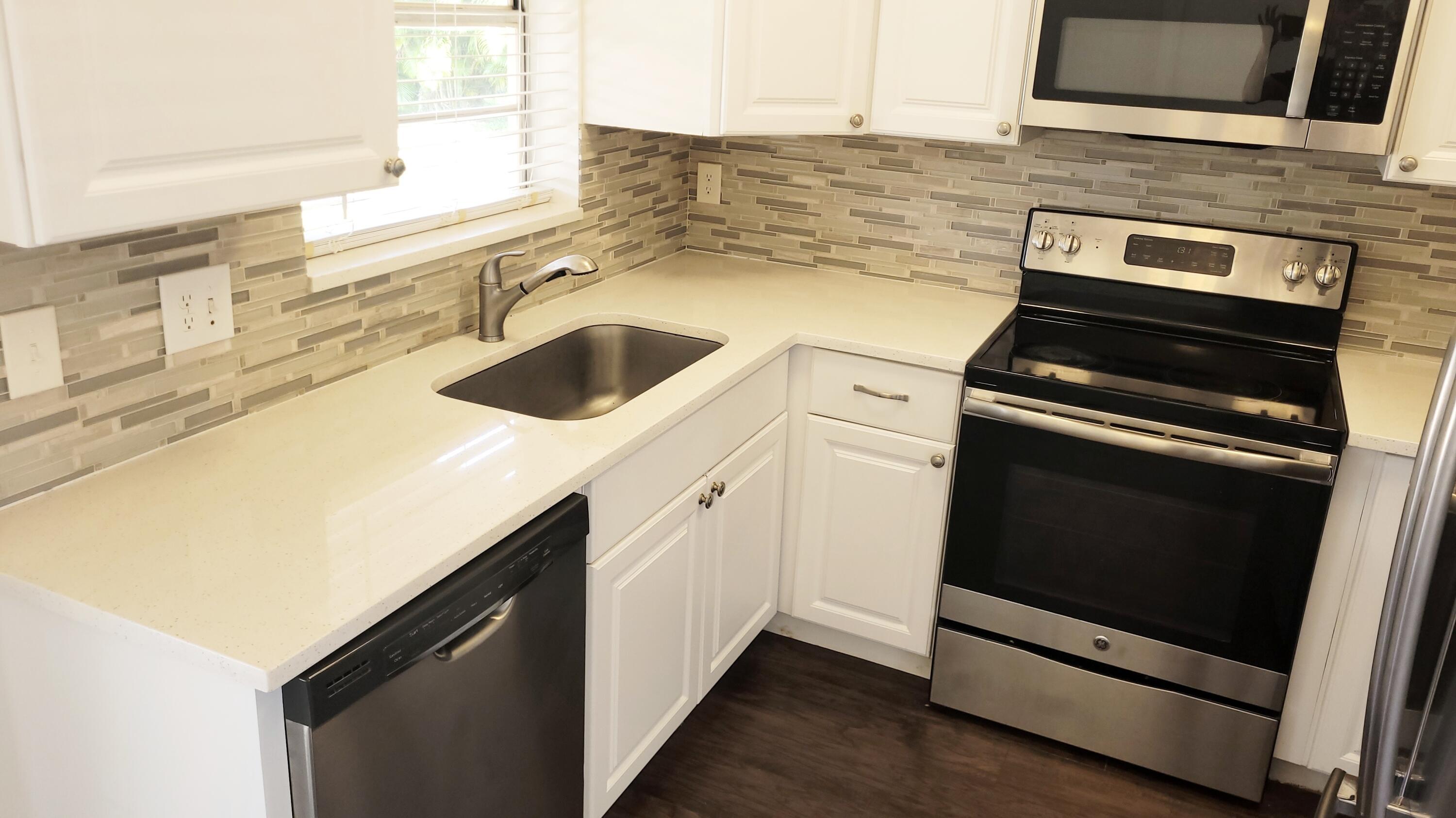 135 Village Circle, Jupiter, FL 33458, Jupiter - Photo 4