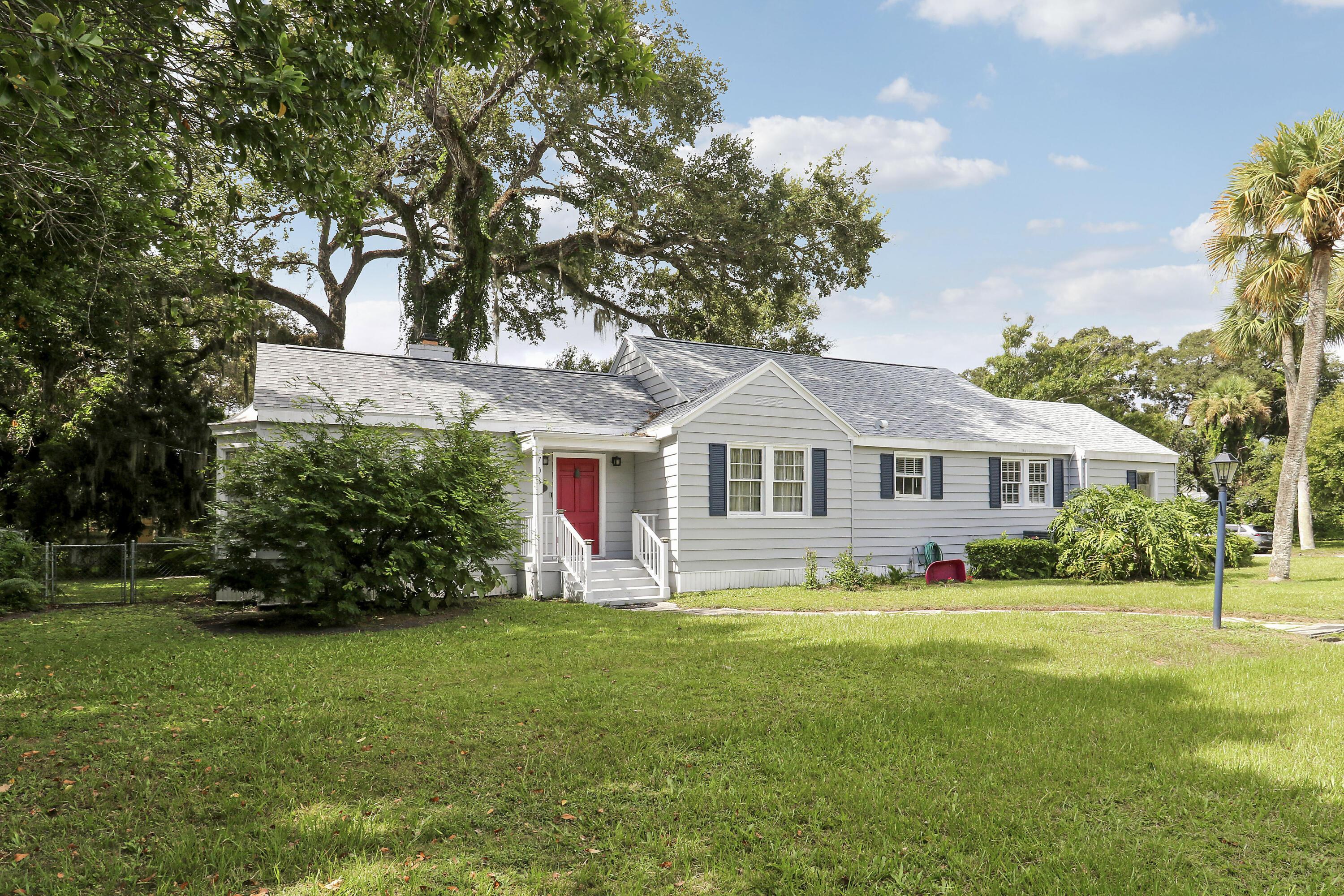 703 Florida Avenue, Fort Pierce, FL 34950, Fort Pierce - Photo 2