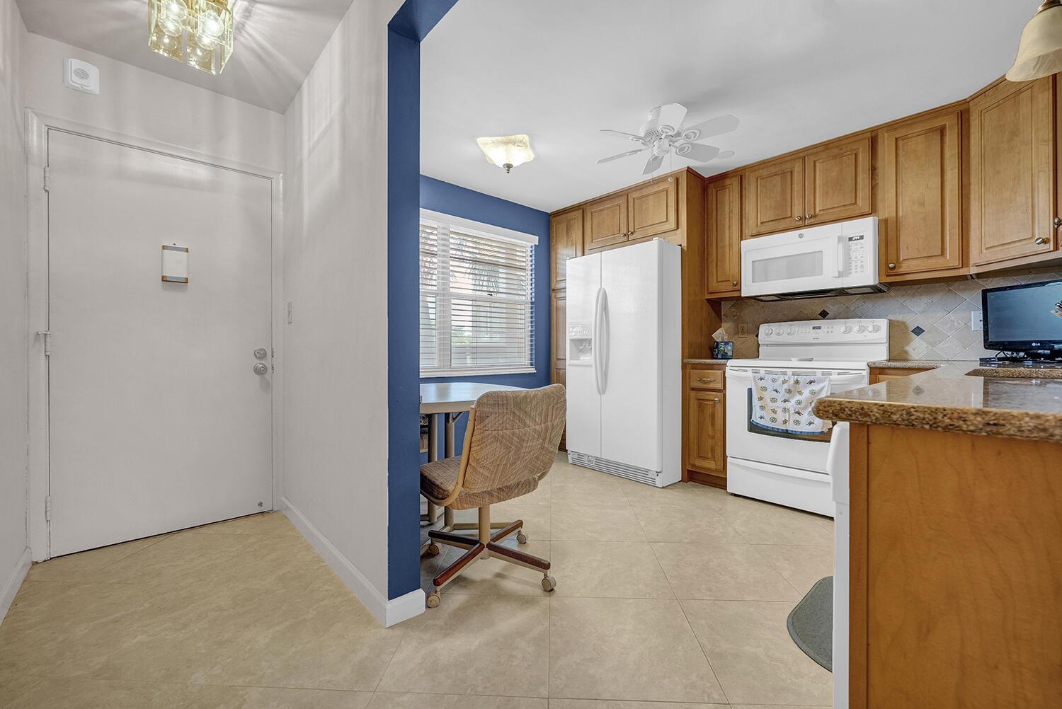 2202 LUCAYA Bend C3, Coconut Creek, FL 33066, Coconut Creek - Photo 5