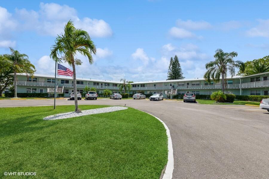 118 SOMERSET F, West Palm Beach, FL 33417, West Palm Beach - Photo 2