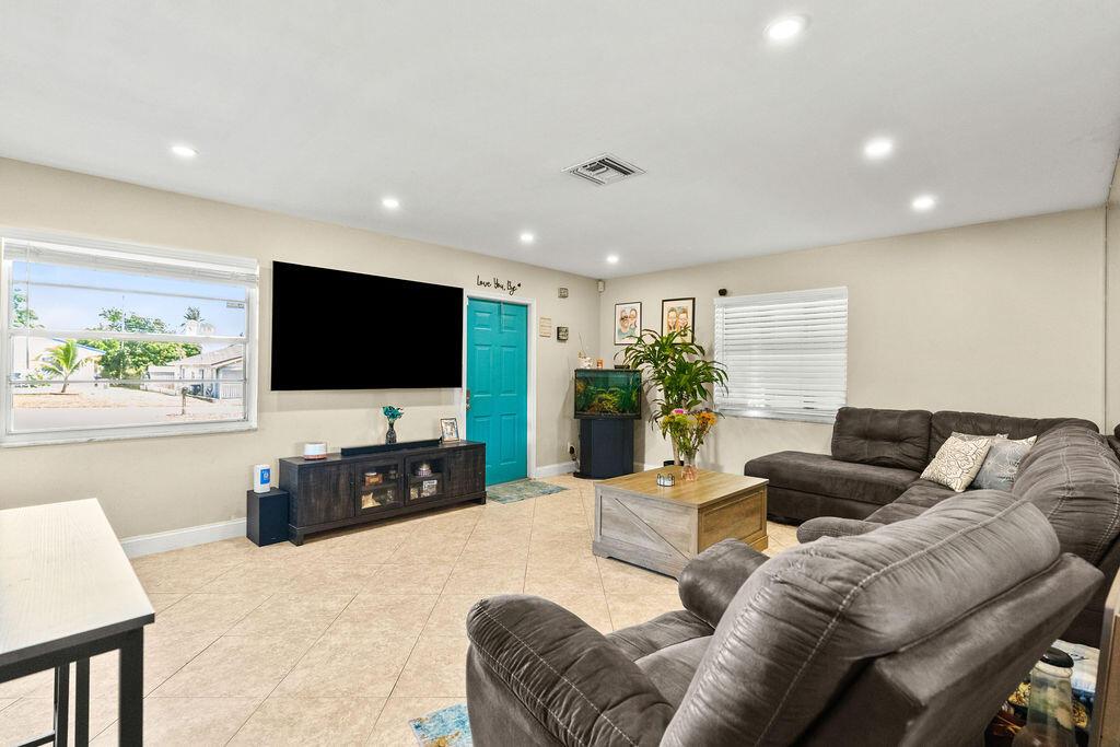 1102 Florence Road, Lantana, FL 33462, Lantana - Photo 4
