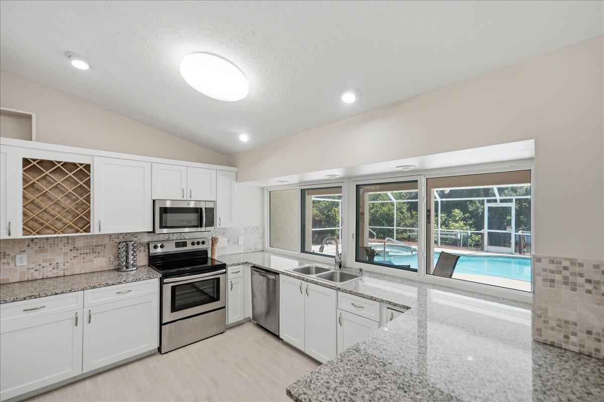 320 NE Surfside Avenue, Port St. Lucie, FL 34983, Port St. Lucie - Photo 5