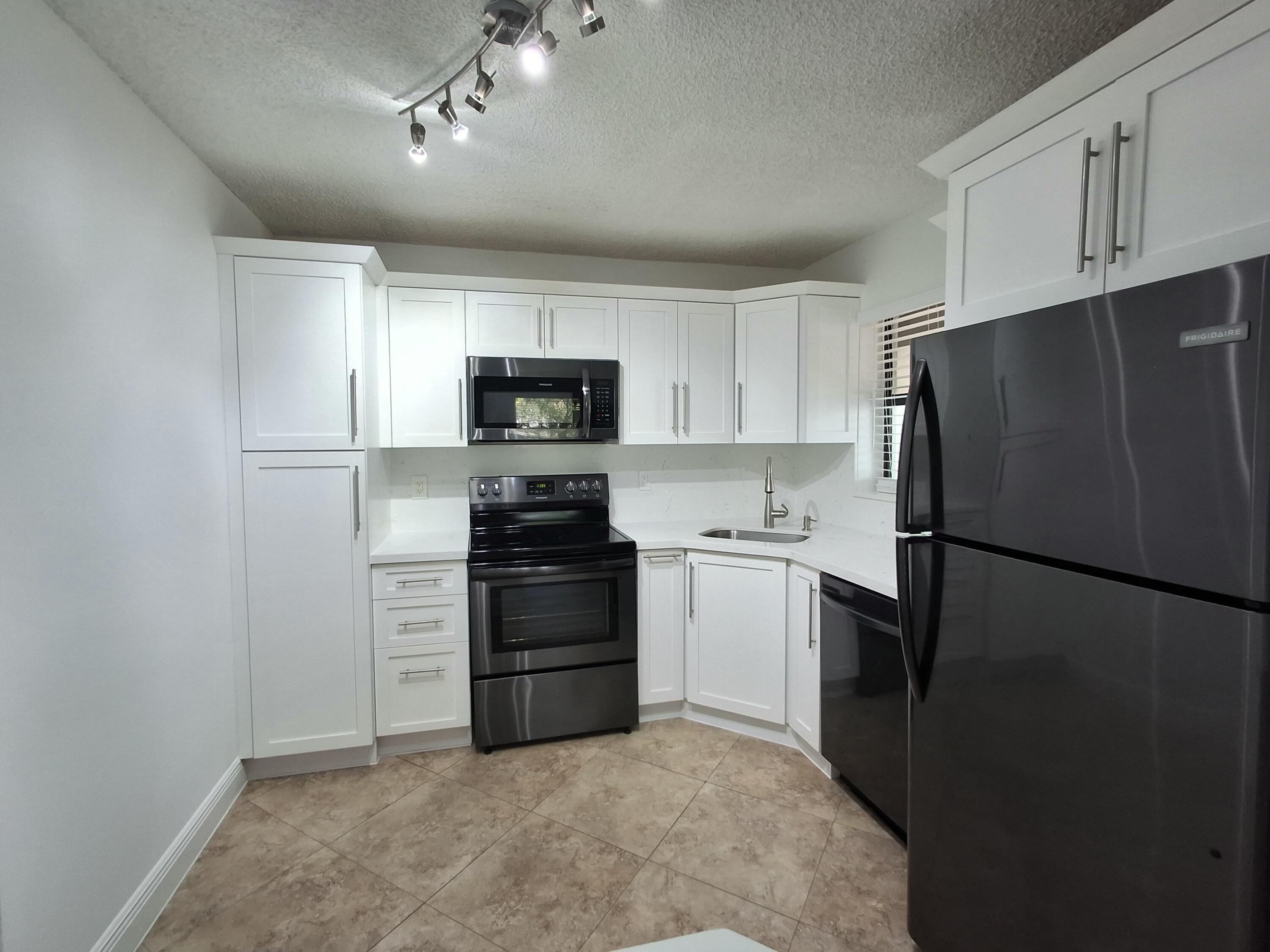 4017 CARAMBOLA Circle N 2994, Coconut Creek, FL 33066, Coconut Creek - Photo 5