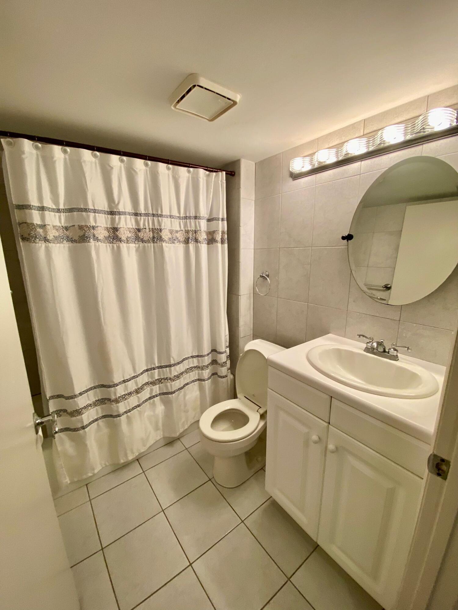 5900 Camino Del Sol 206, Boca Raton, FL 33433, Boca Raton - Photo 2