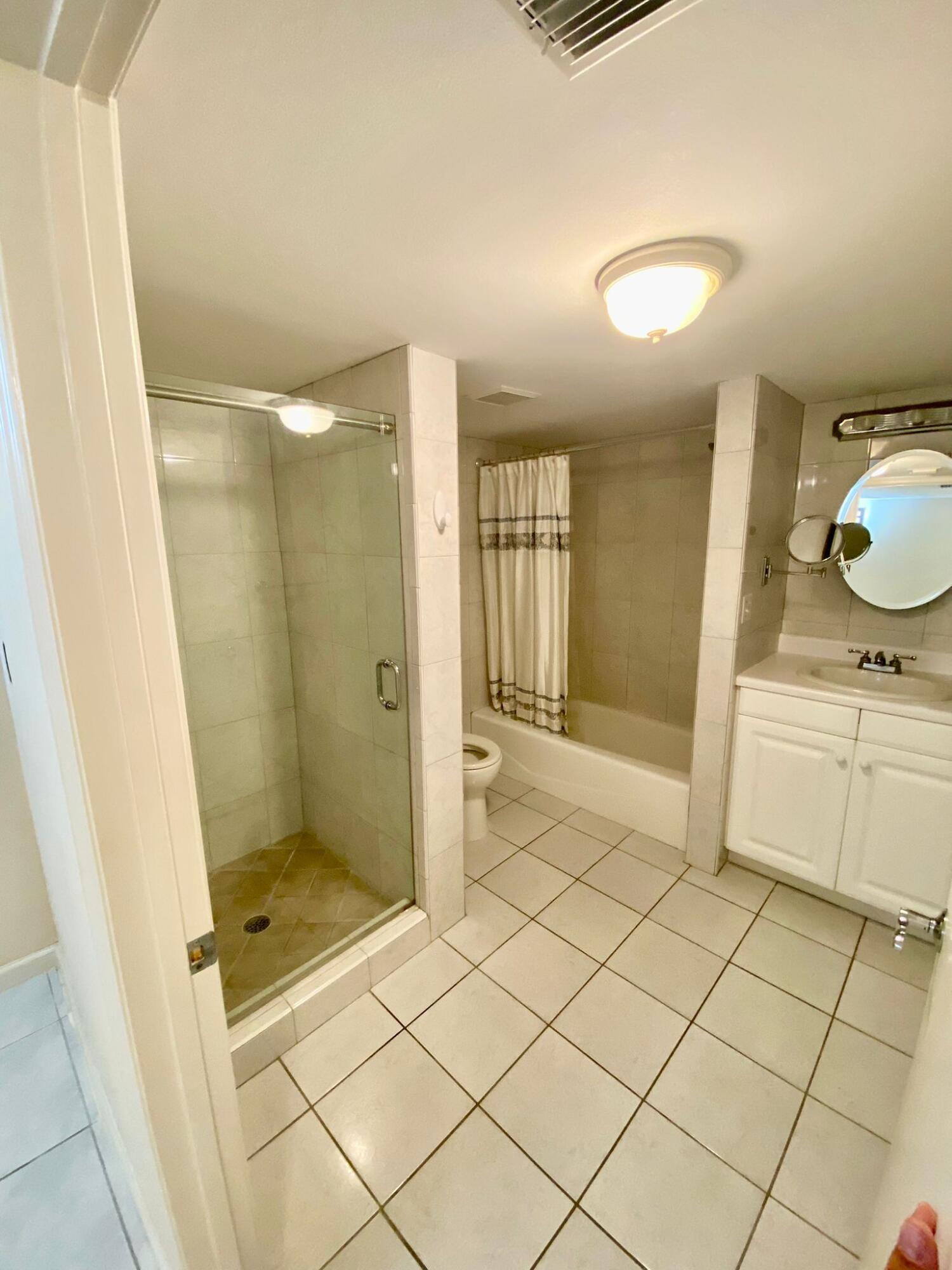 5900 Camino Del Sol 206, Boca Raton, FL 33433, Boca Raton - Photo 3