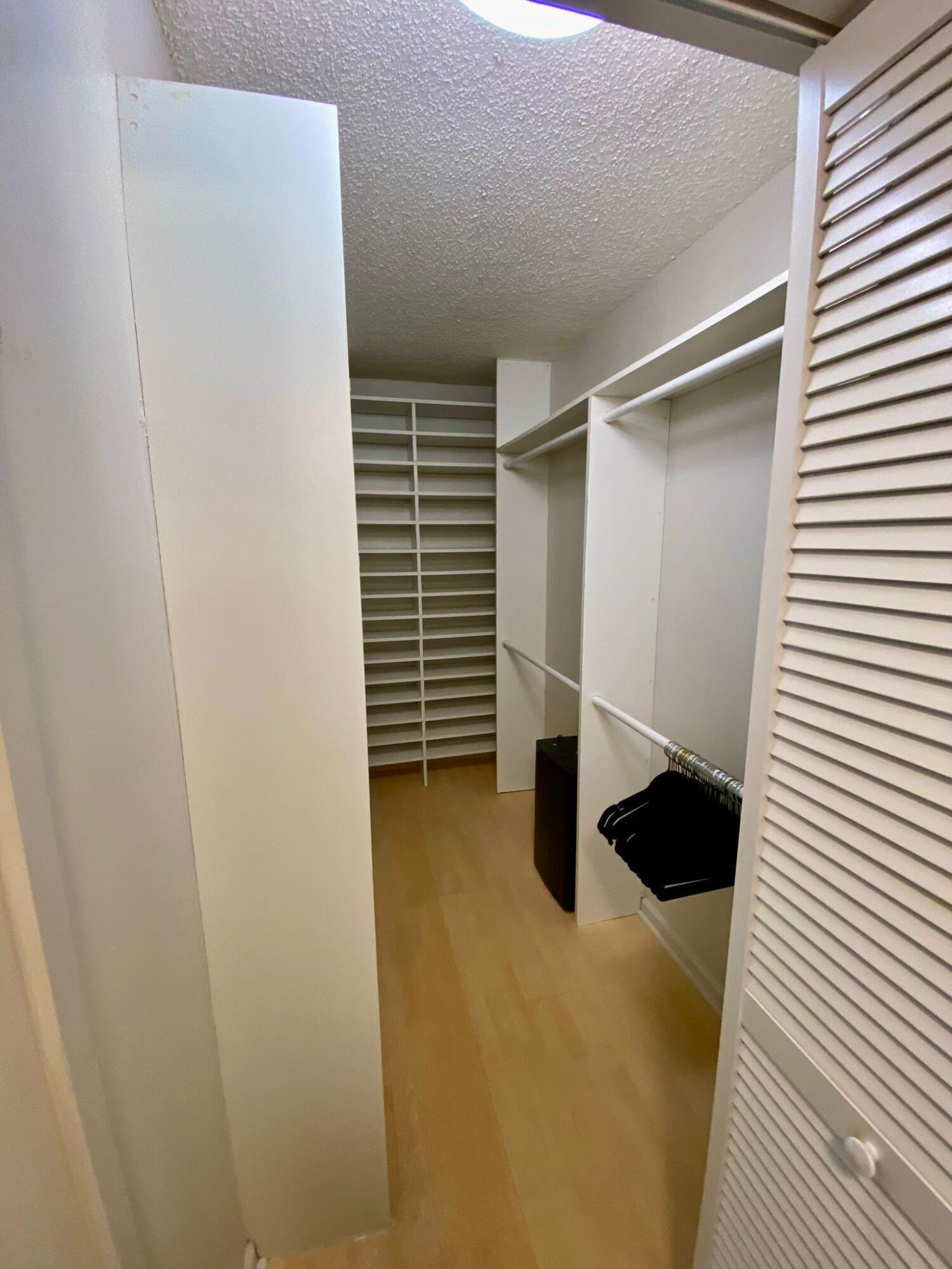 5900 Camino Del Sol 206, Boca Raton, FL 33433, Boca Raton - Photo 4