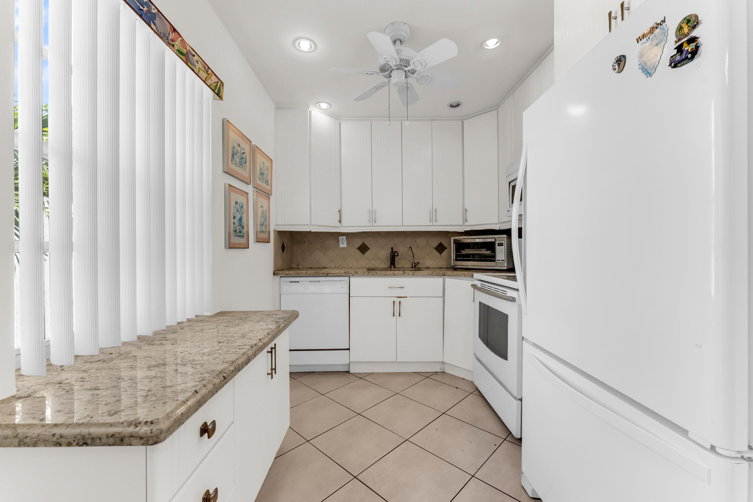 572 Flanders L 572, Delray Beach, FL 33484, Delray Beach - Photo 3
