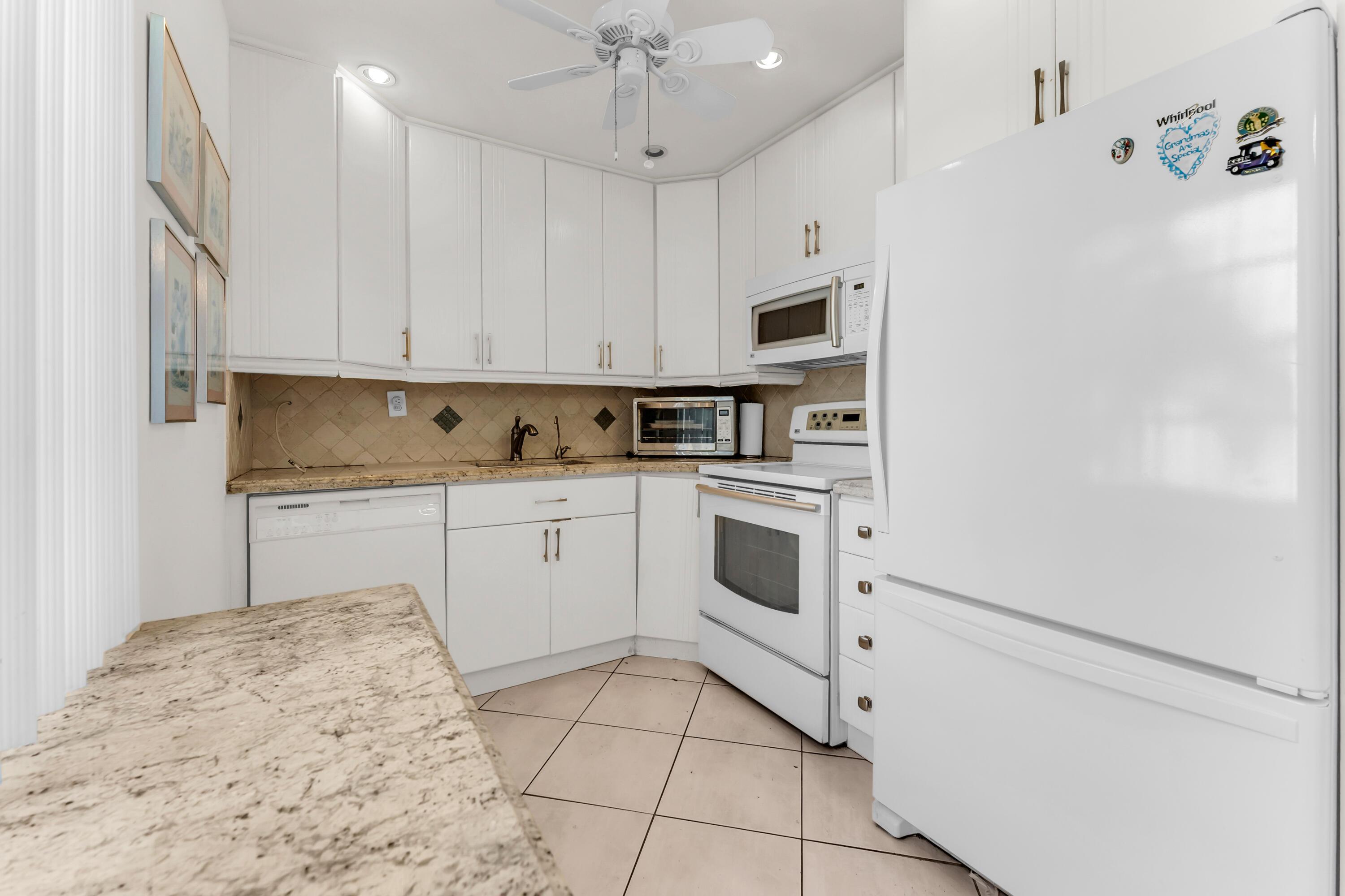 572 Flanders L 572, Delray Beach, FL 33484, Delray Beach - Photo 5
