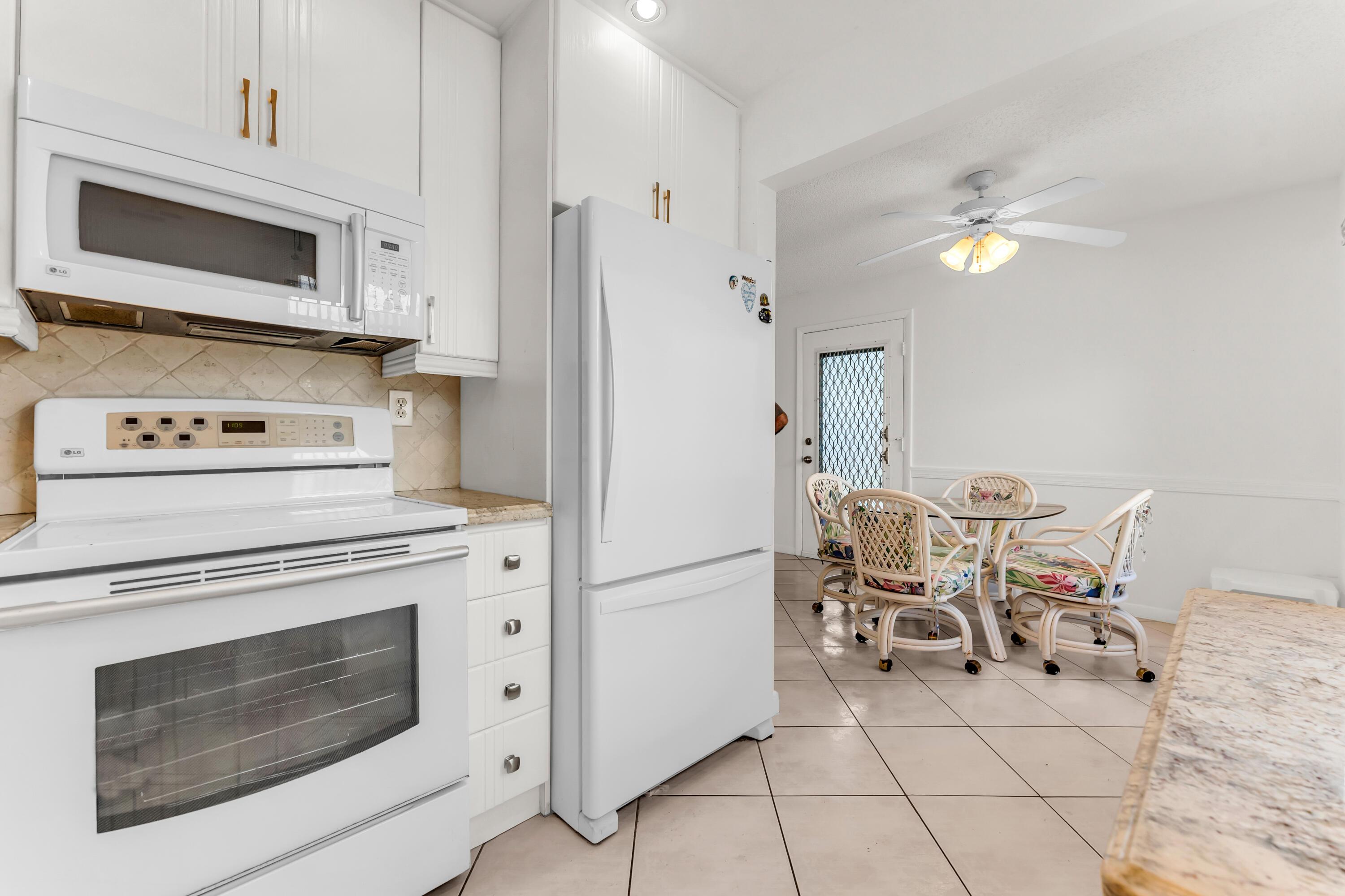 572 Flanders L 572, Delray Beach, FL 33484, Delray Beach - Photo 4