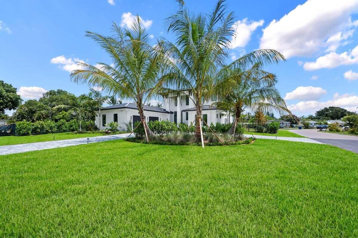 325 W Riverside Drive, Jupiter, FL 33469, Jupiter - Photo 2