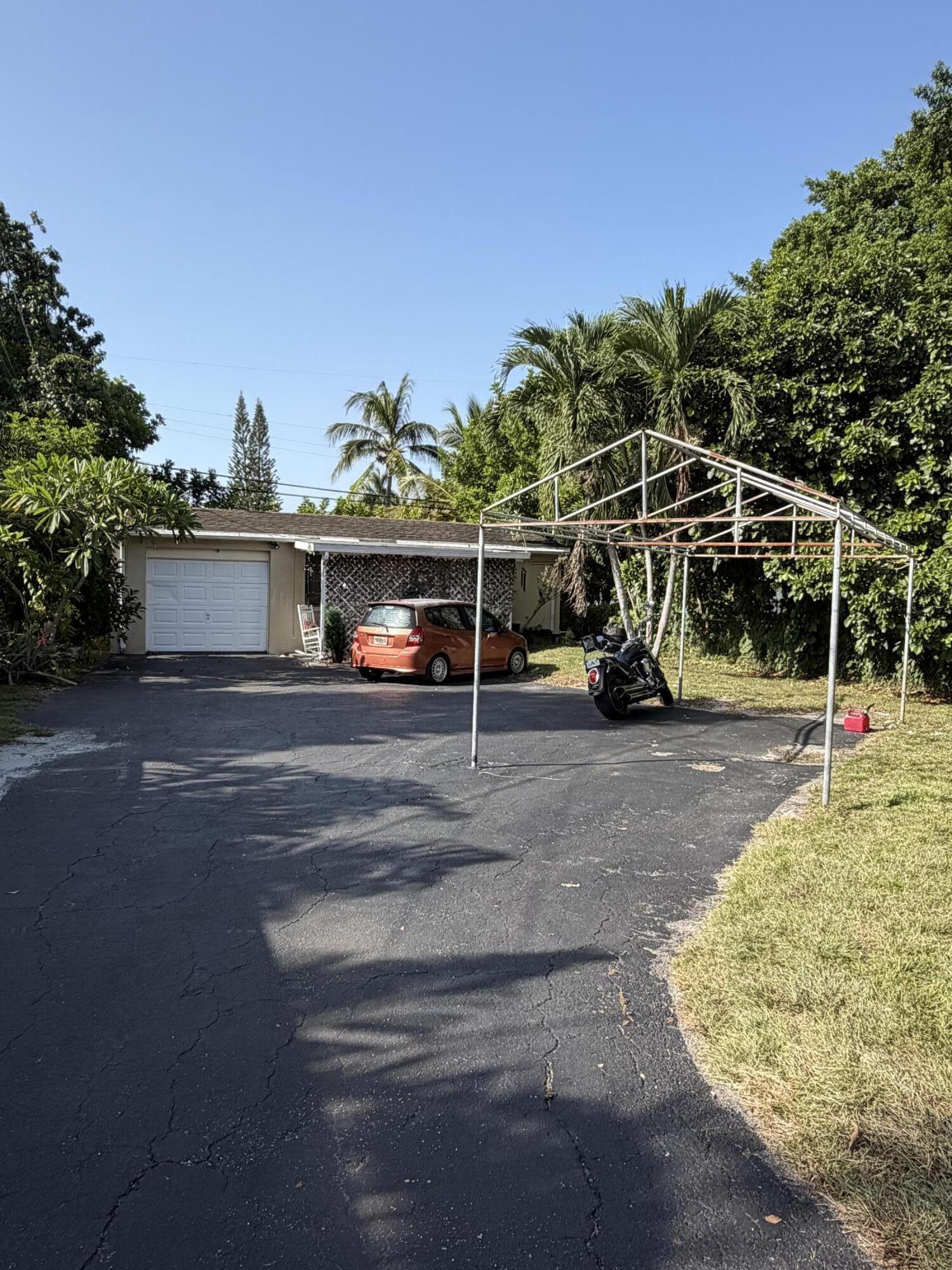 2647 PIERCE Street, Hollywood, FL 33020, Hollywood - Photo 2