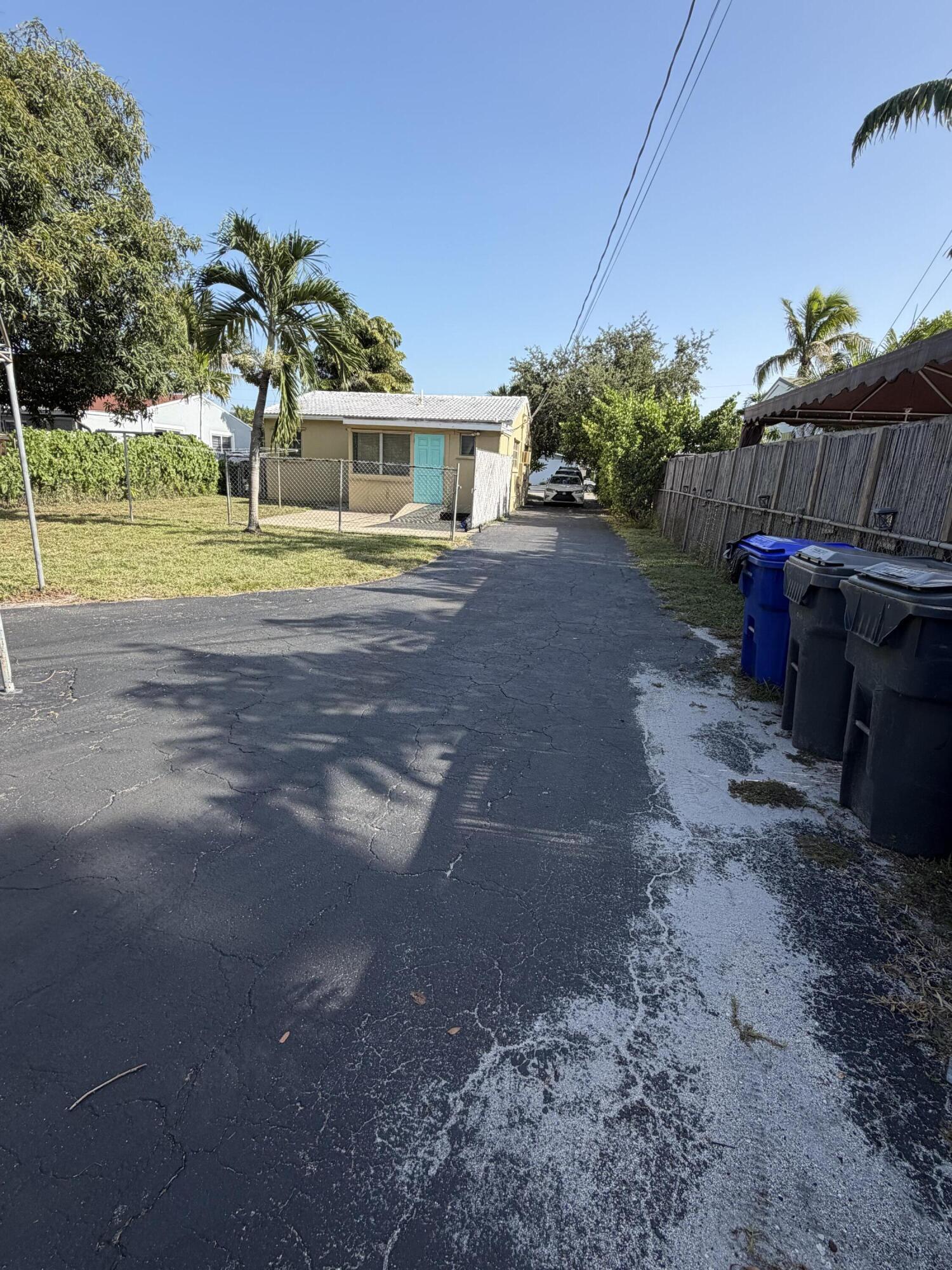 2647 PIERCE Street, Hollywood, FL 33020, Hollywood - Photo 3