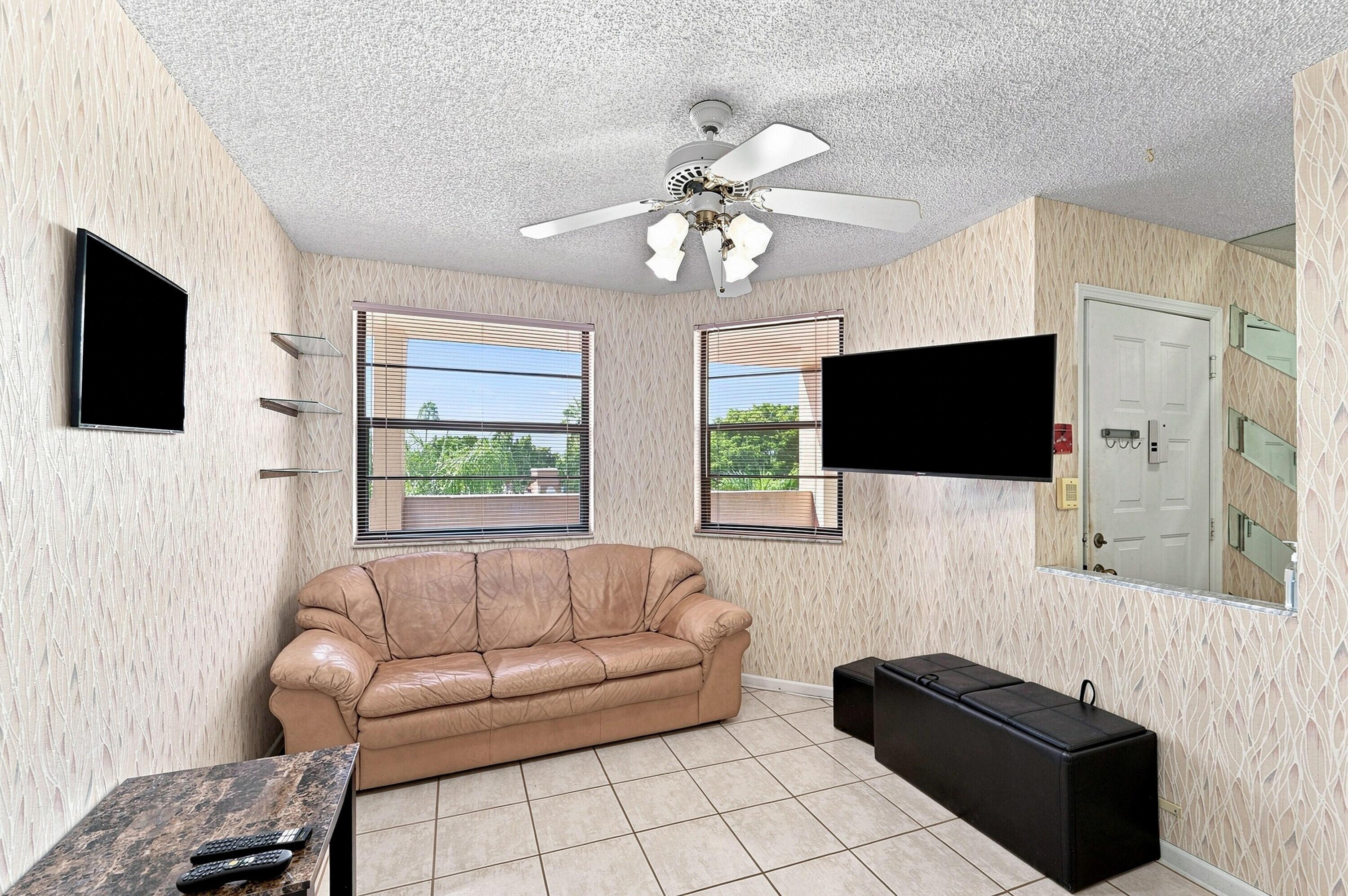 7254 FAIRFAX Drive 304, Tamarac, FL 33321, Tamarac - Photo 4