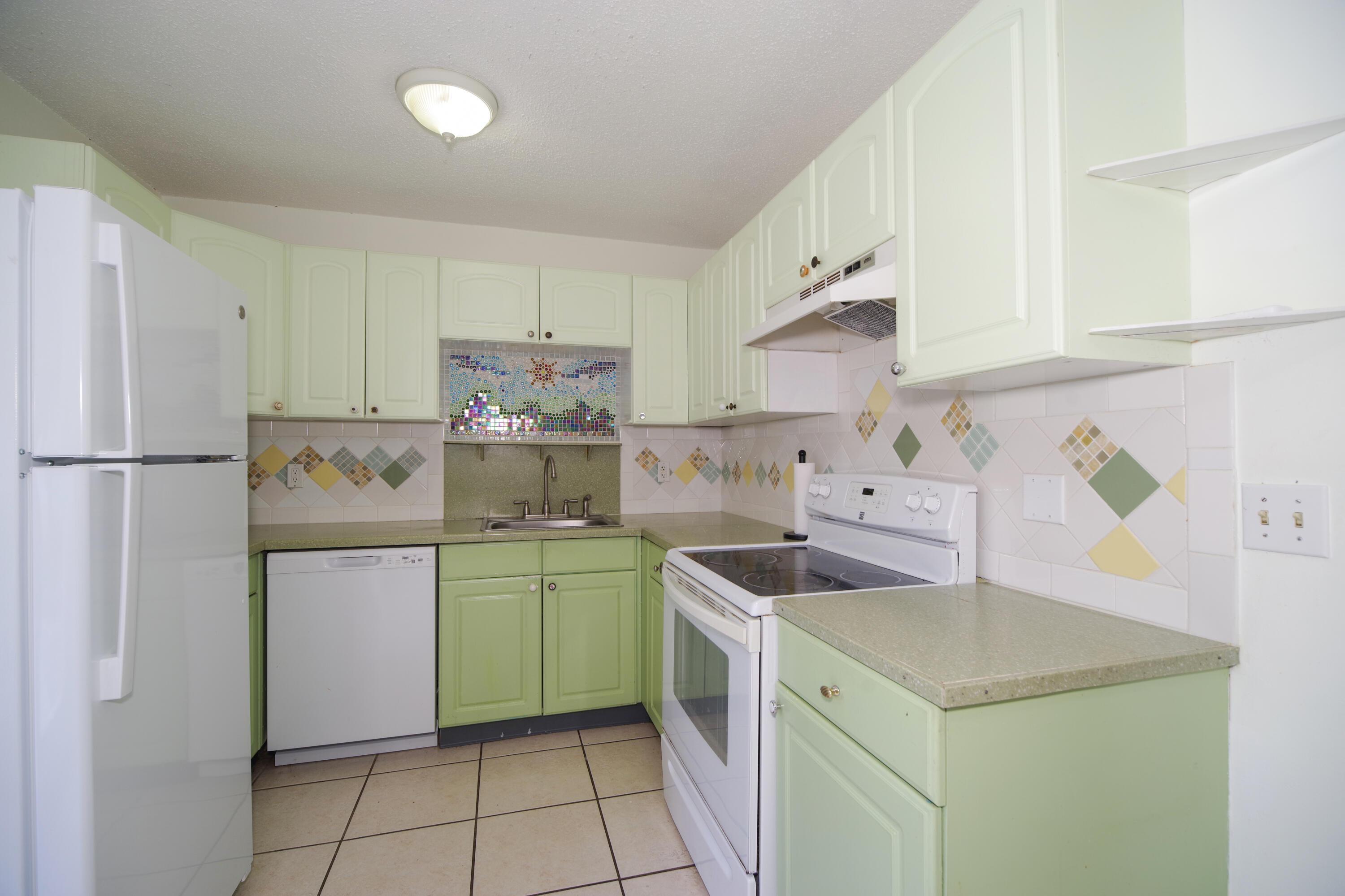 2046 54TH Avenue, Vero Beach, FL 32966, Vero Beach - Photo 5