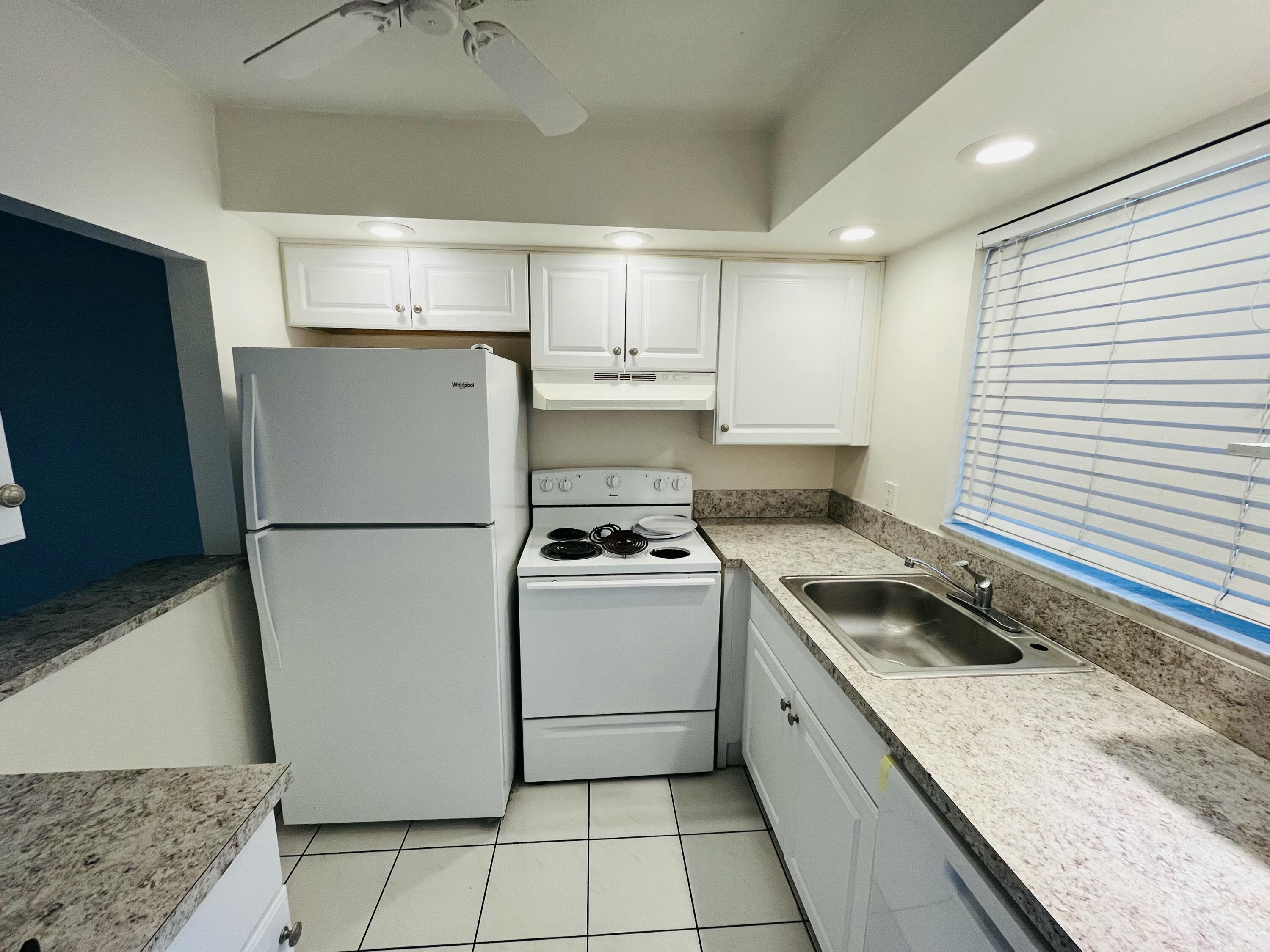 9911 Sandalfoot Boulevard 112, Boca Raton, FL 33428, Boca Raton - Photo 3