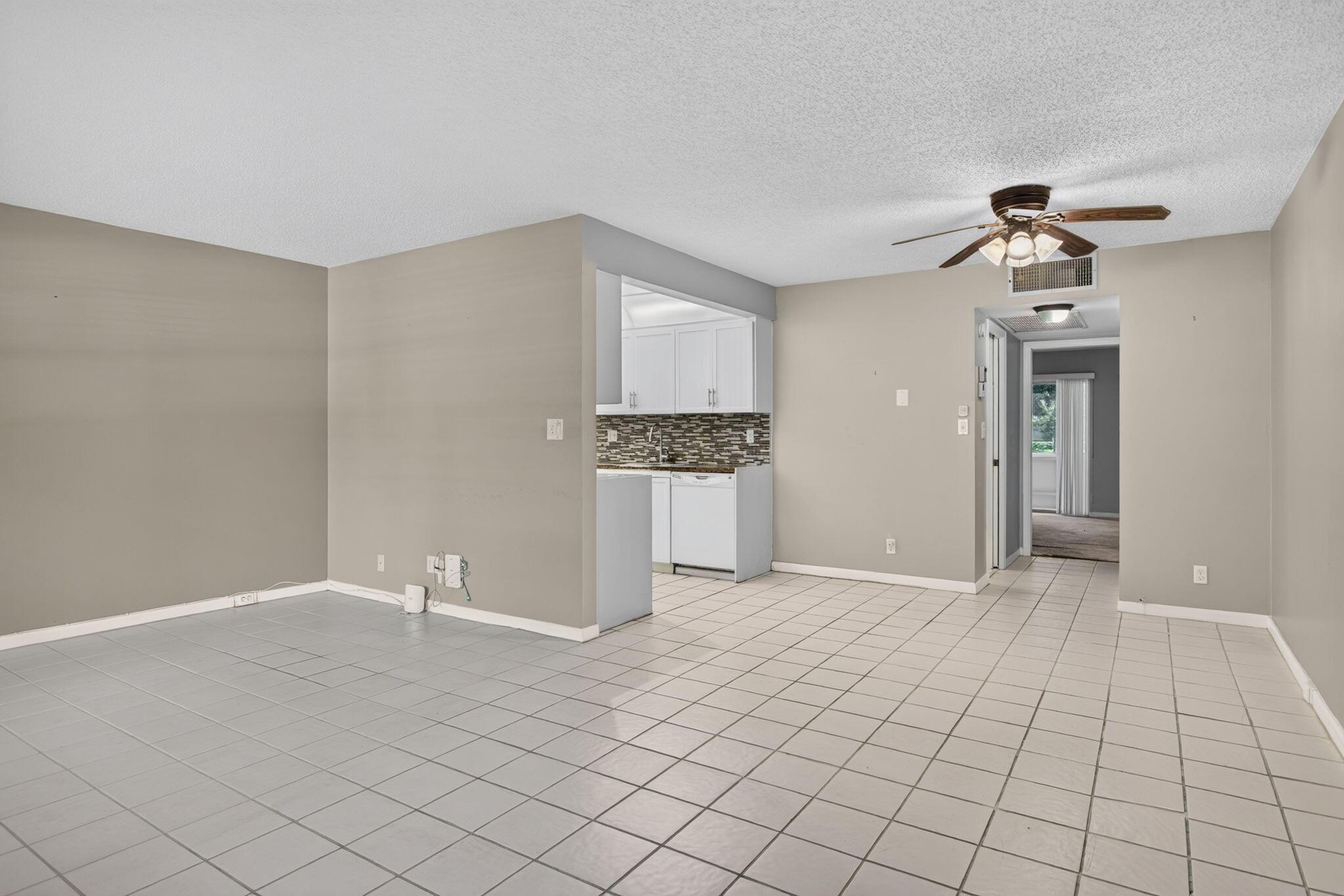2002 Granada Drive E1, Coconut Creek, FL 33066, Coconut Creek - Photo 4