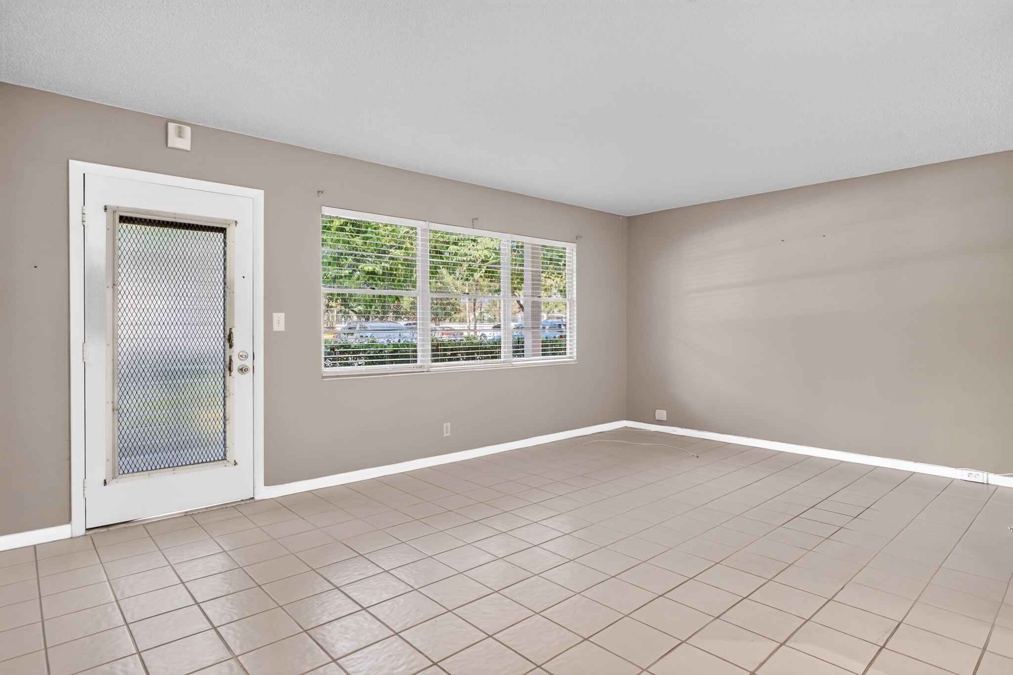2002 Granada Drive E1, Coconut Creek, FL 33066, Coconut Creek - Photo 5