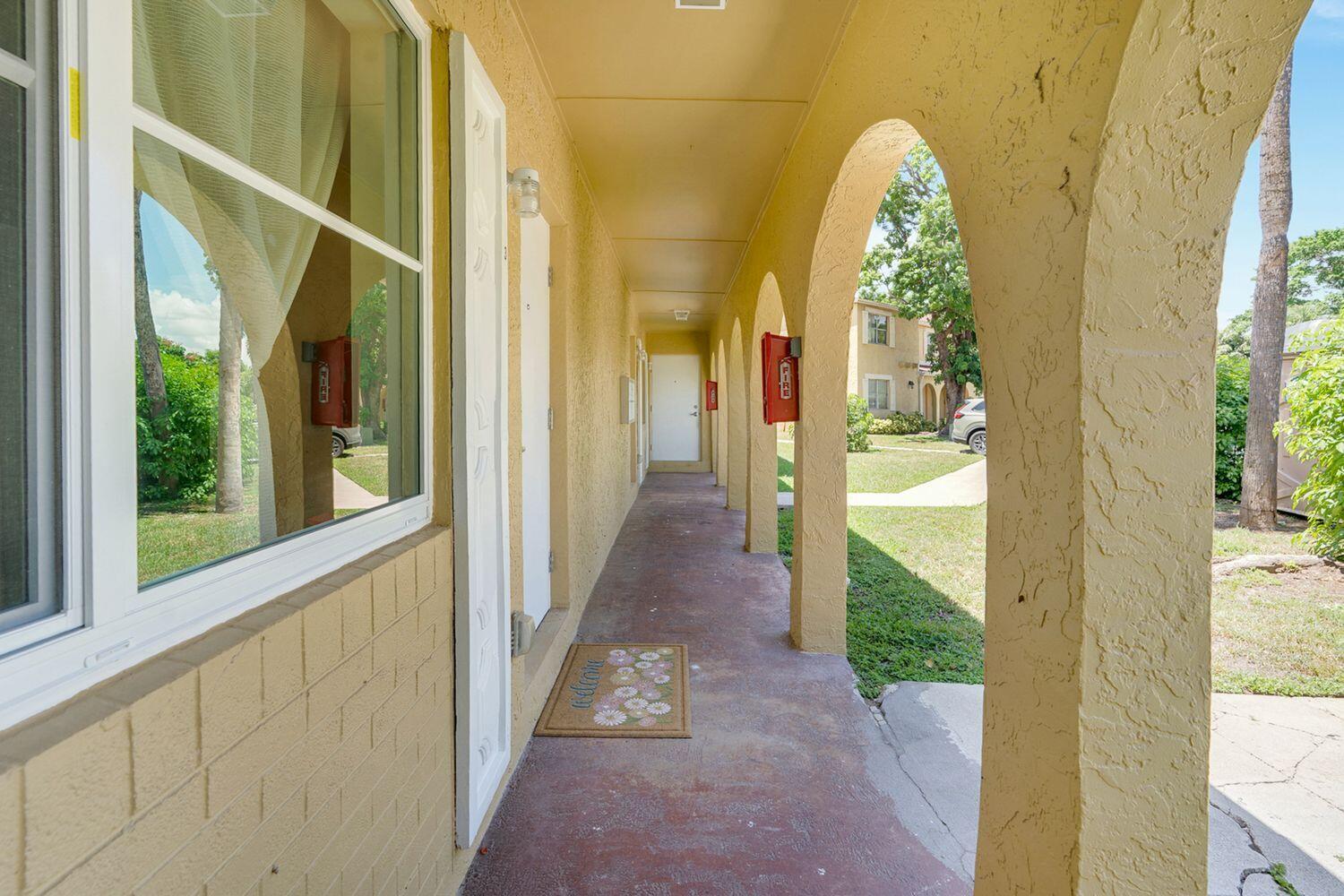 10792 La Placida Drive 4, Coral Springs, FL 33065, Coral Springs - Photo 5