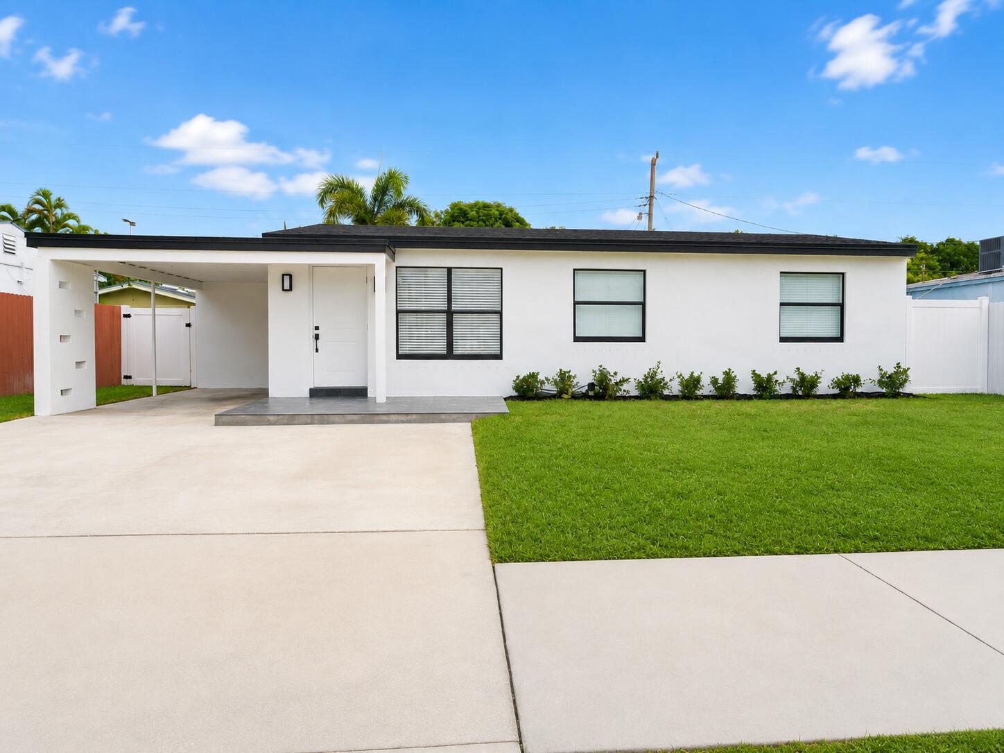 2013 Longwood Road, West Palm Beach, FL 33409, West Palm Beach - Photo 3