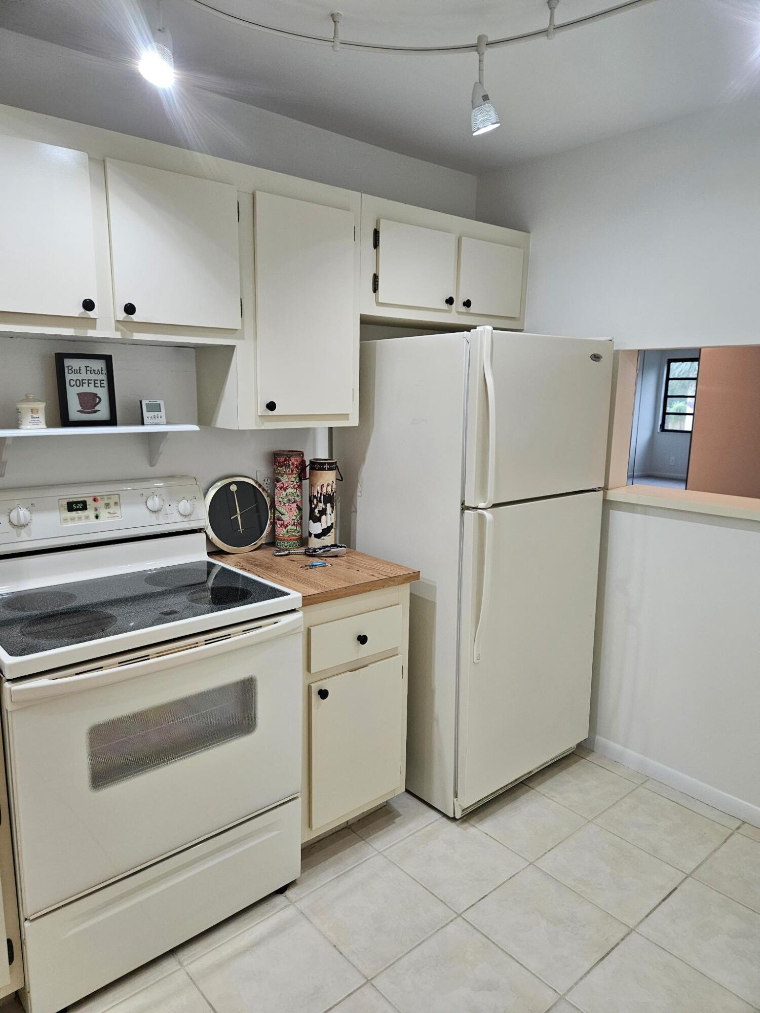 4700 Lucerne Lakes Boulevard 308, Lake Worth, FL 33467, Lake Worth - Photo 2