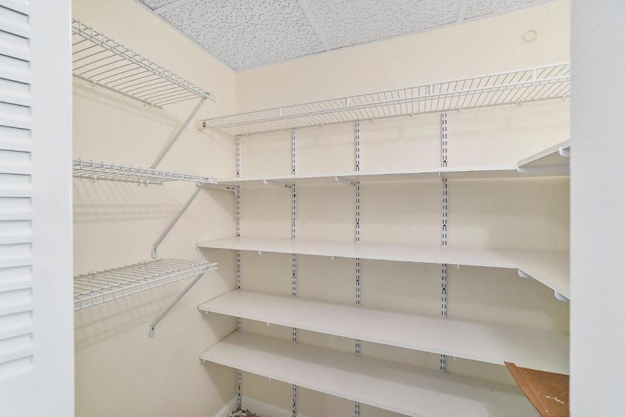 400 VILLAGE GREEN Circle W 102, Palm Springs, FL 33461, Palm Springs - Photo 5