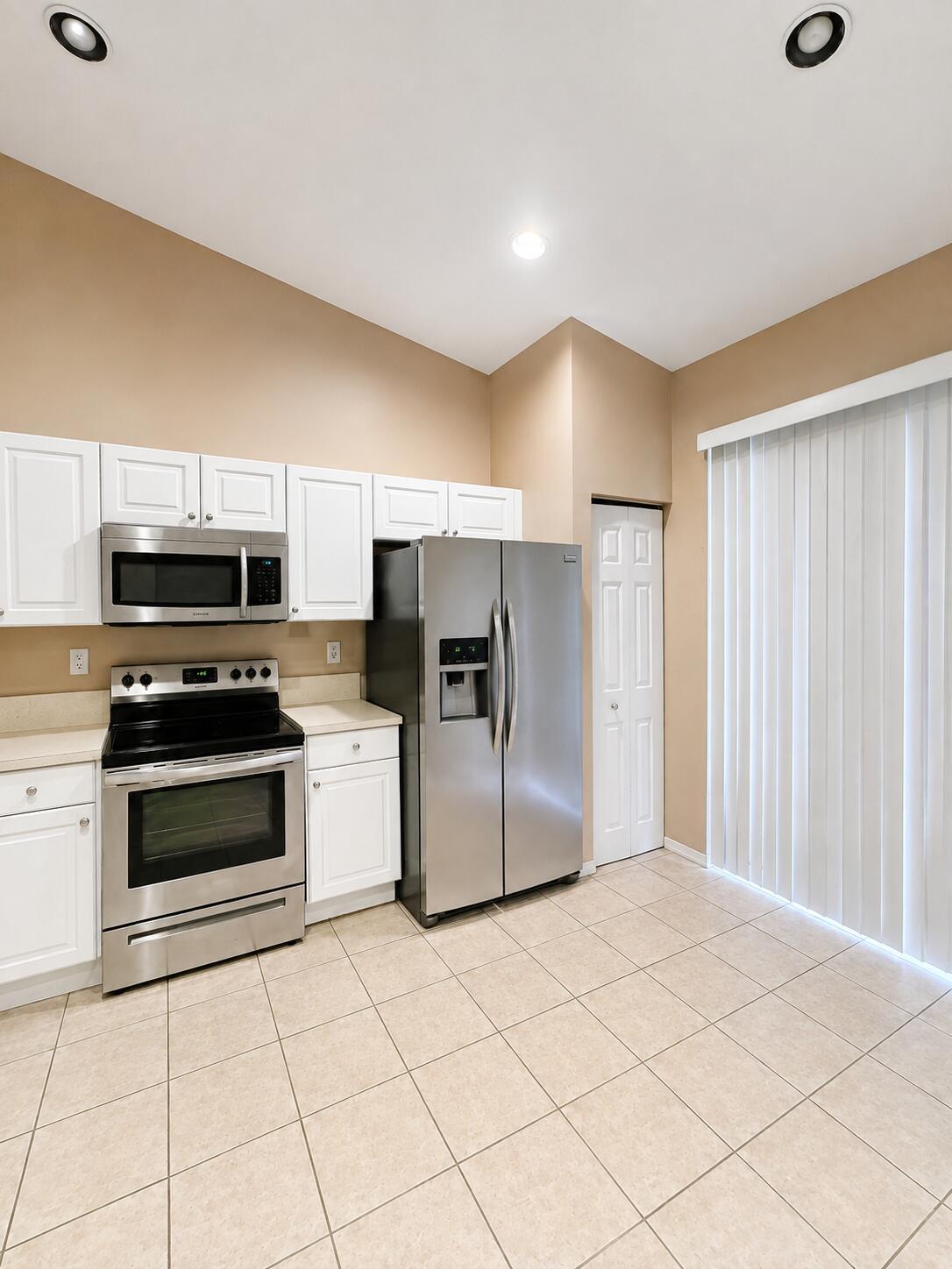 2401 E Aragon Boulevard 5, Sunrise, FL 33313, Sunrise - Photo 4
