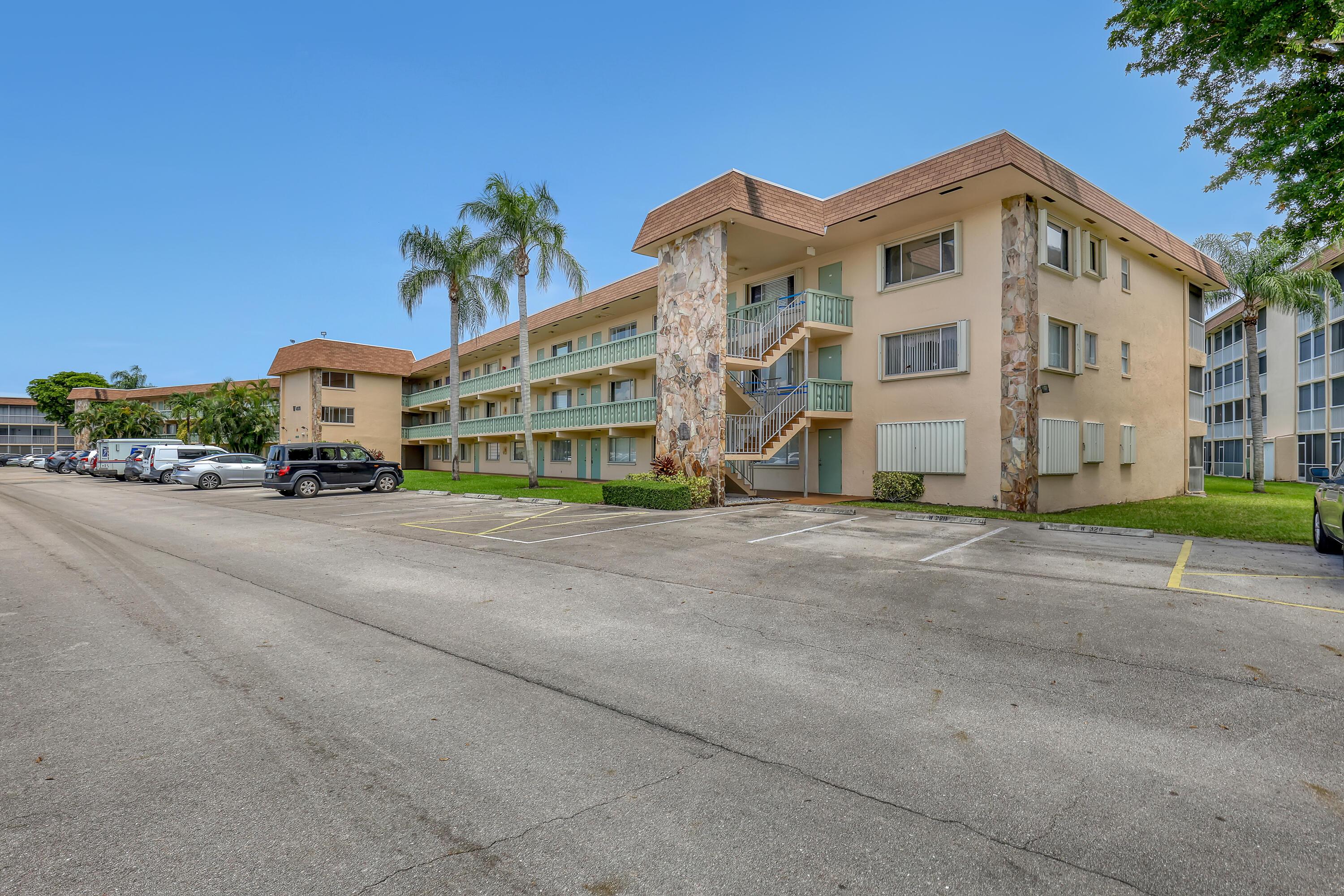400 VILLAGE GREEN Circle W 117, Palm Springs, FL 33461, Palm Springs