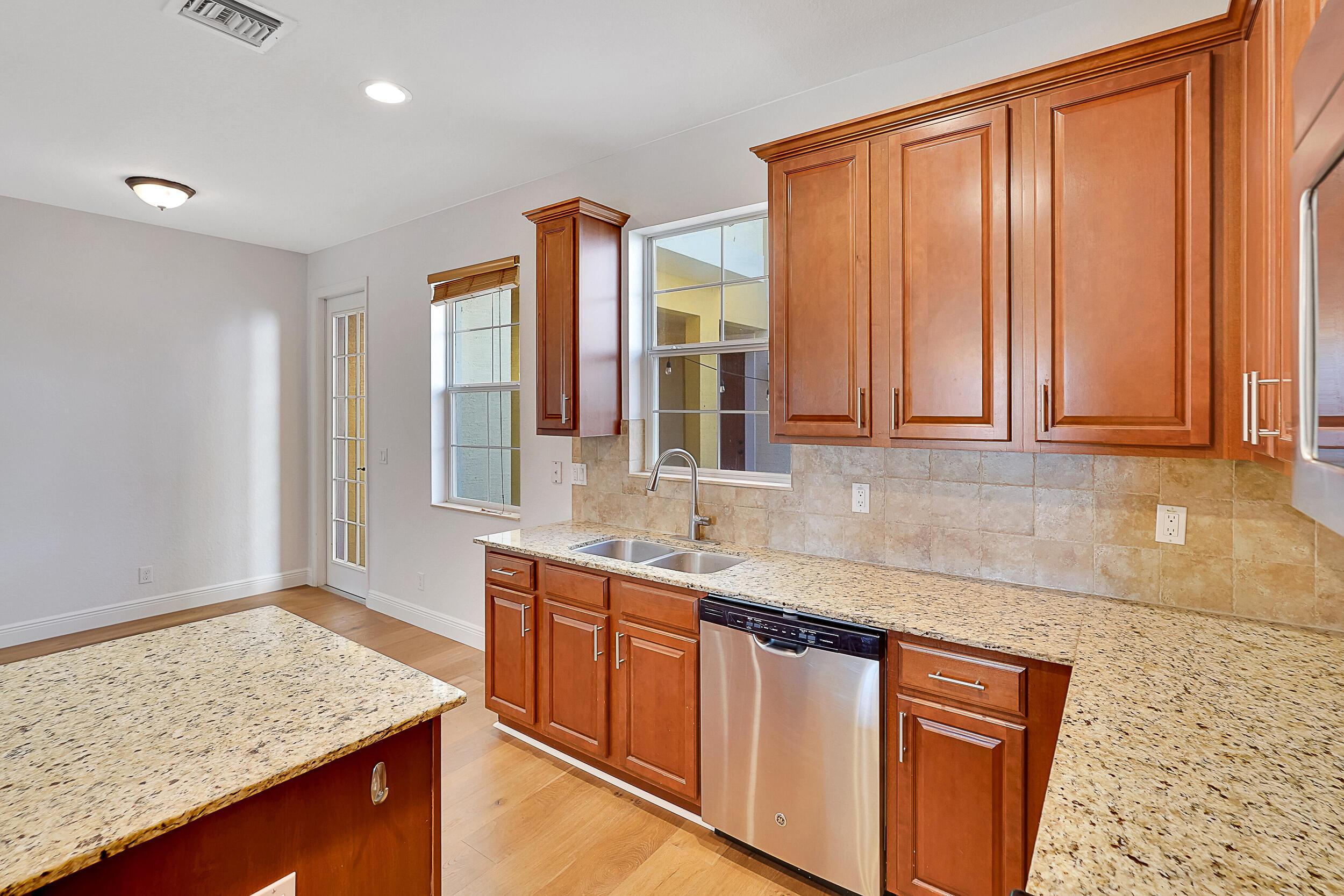 615 Dakota Drive, Jupiter, FL 33458, Jupiter - Photo 5