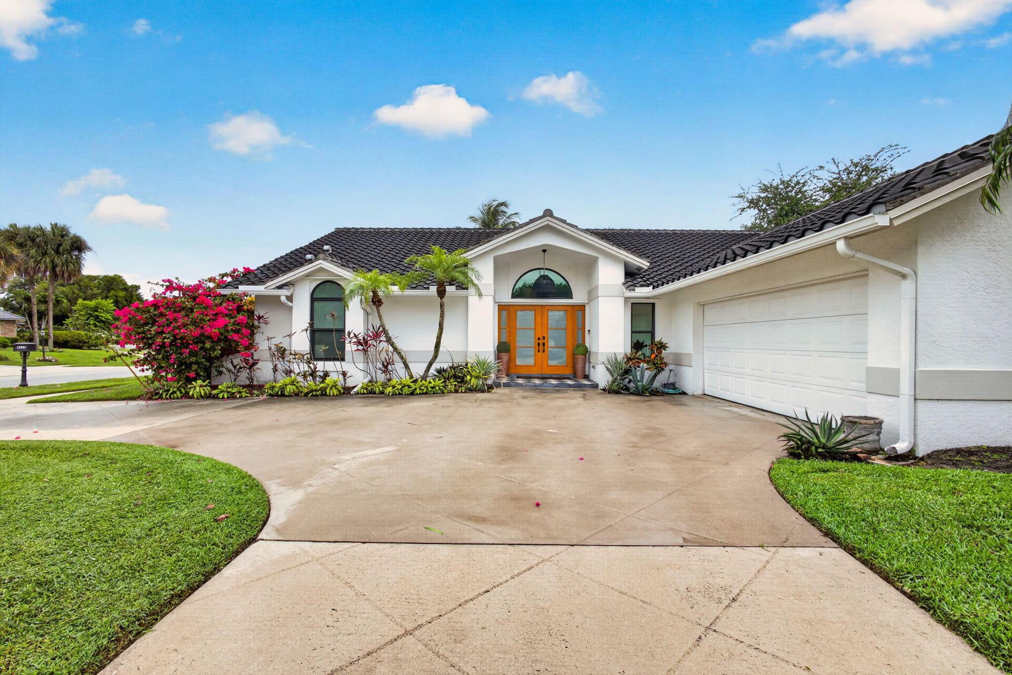 12897 LA ROCHELLE Circle, Palm Beach Gardens, FL 33410, Palm Beach Gardens - Photo 3