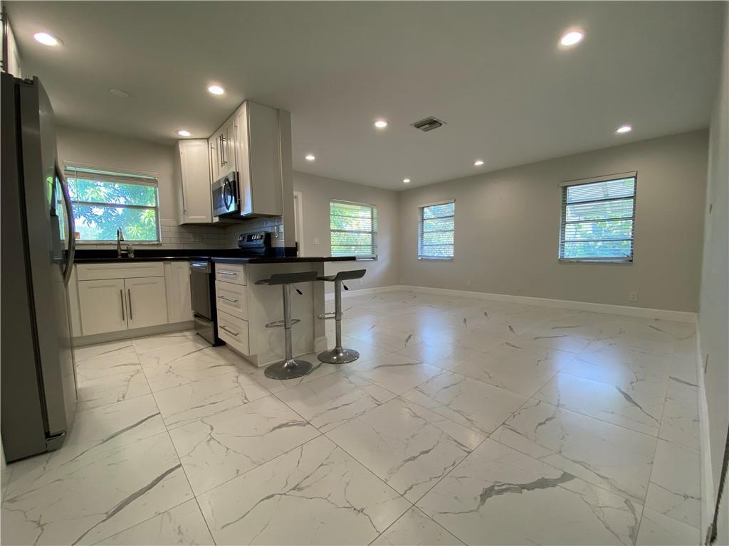 624 NE 10th Avenue 5, Fort Lauderdale, FL 33304, Fort Lauderdale - Photo 2