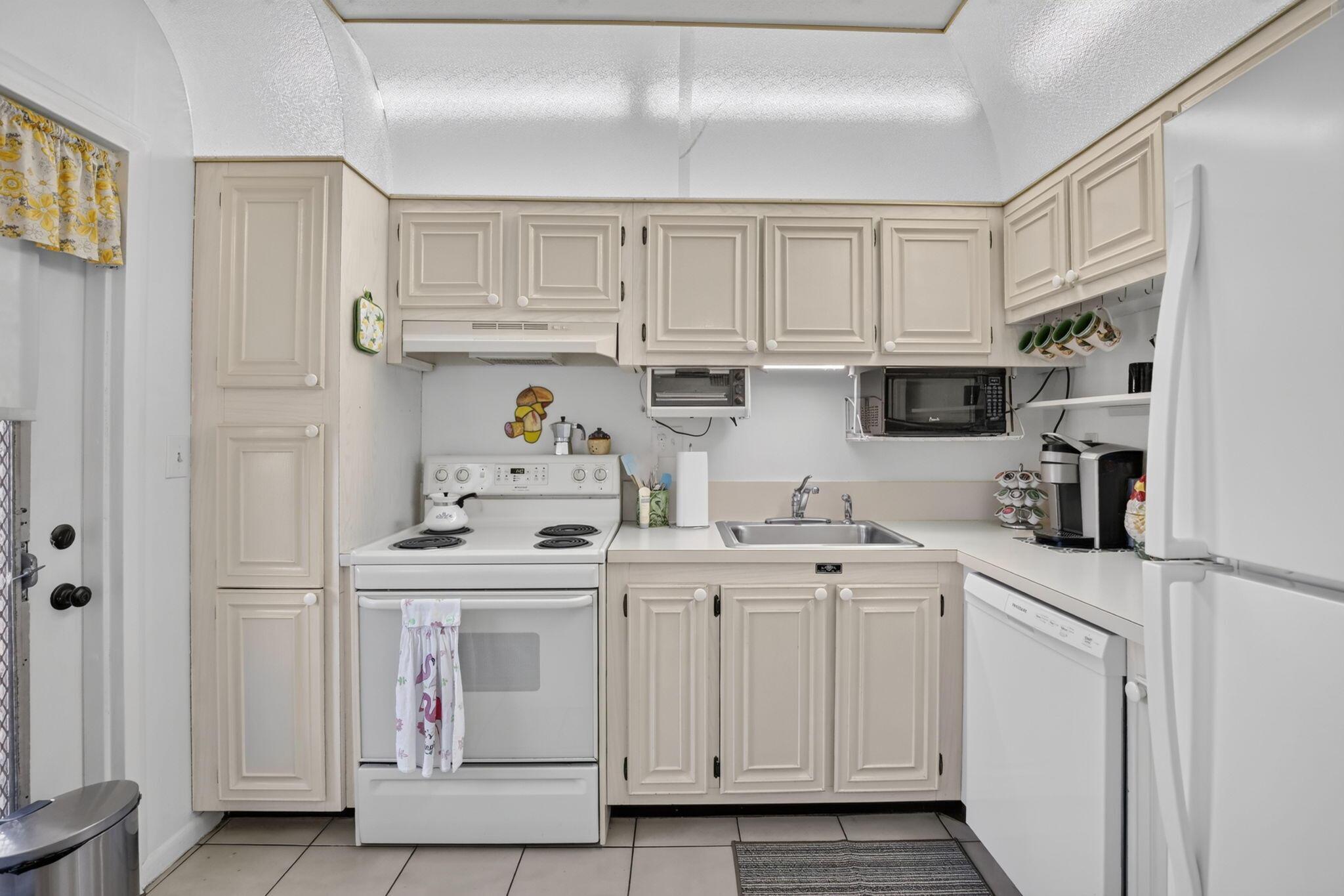 1103 NW 58th Terrace 420, Sunrise, FL 33313, Sunrise - Photo 5
