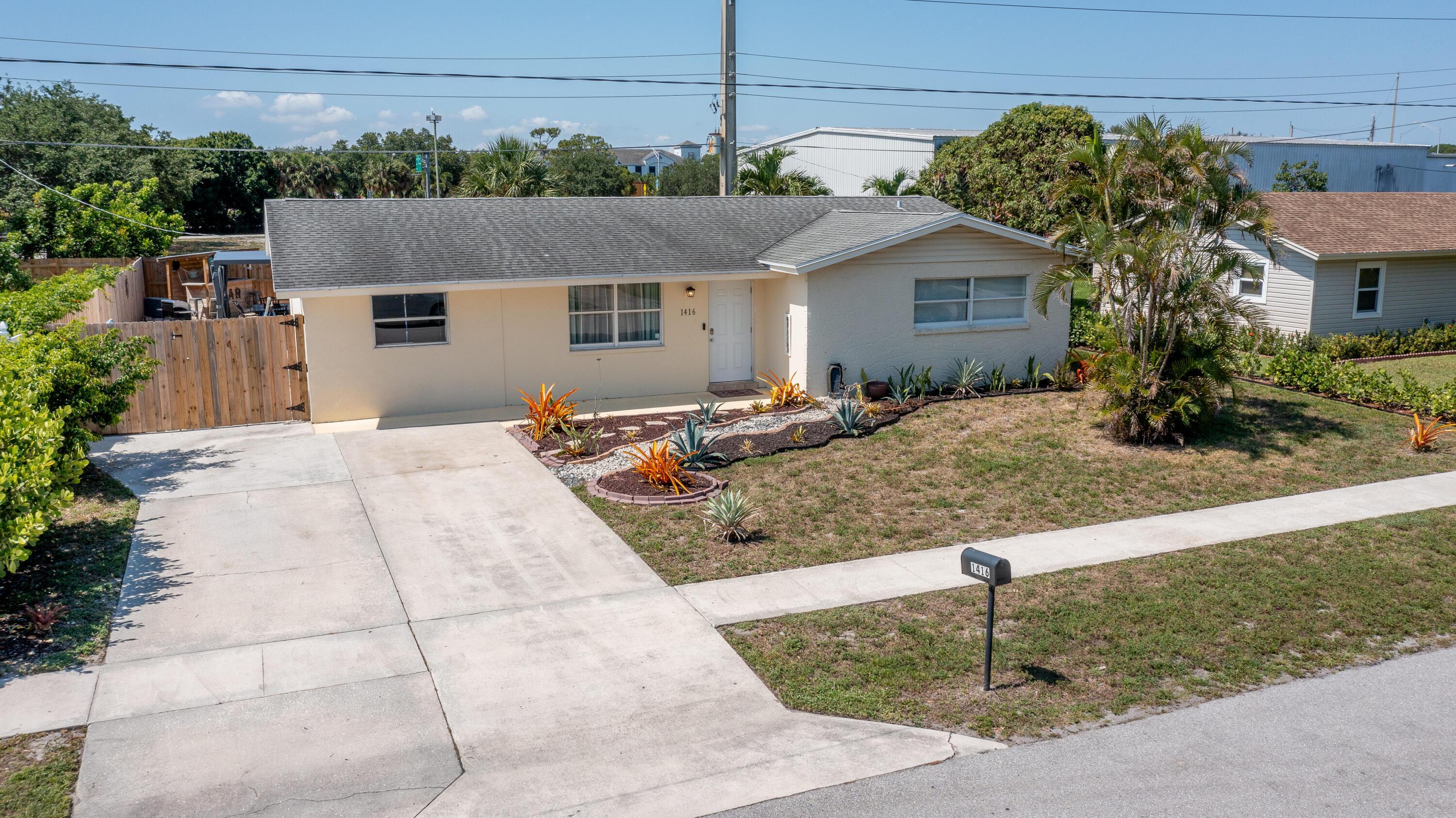 1416 W HARDEE Street, Lantana, FL 33462, Lantana - Photo 2