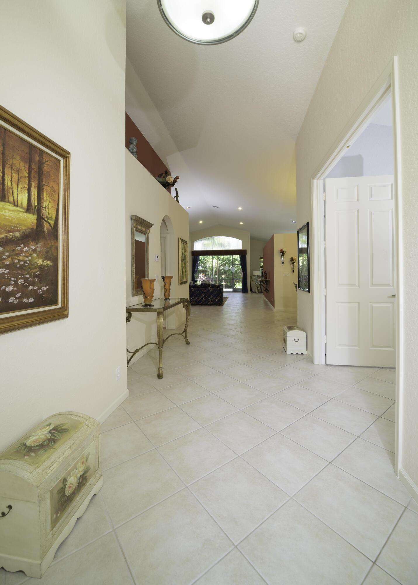 10052 Diamond Lake Drive, Boynton Beach, FL 33437, Boynton Beach - Photo 4