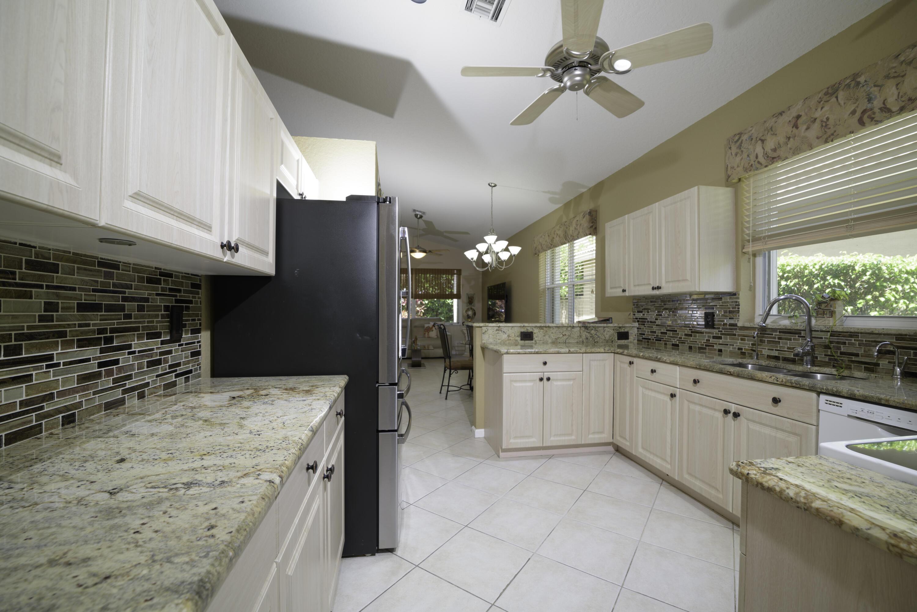 10052 Diamond Lake Drive, Boynton Beach, FL 33437, Boynton Beach - Photo 5