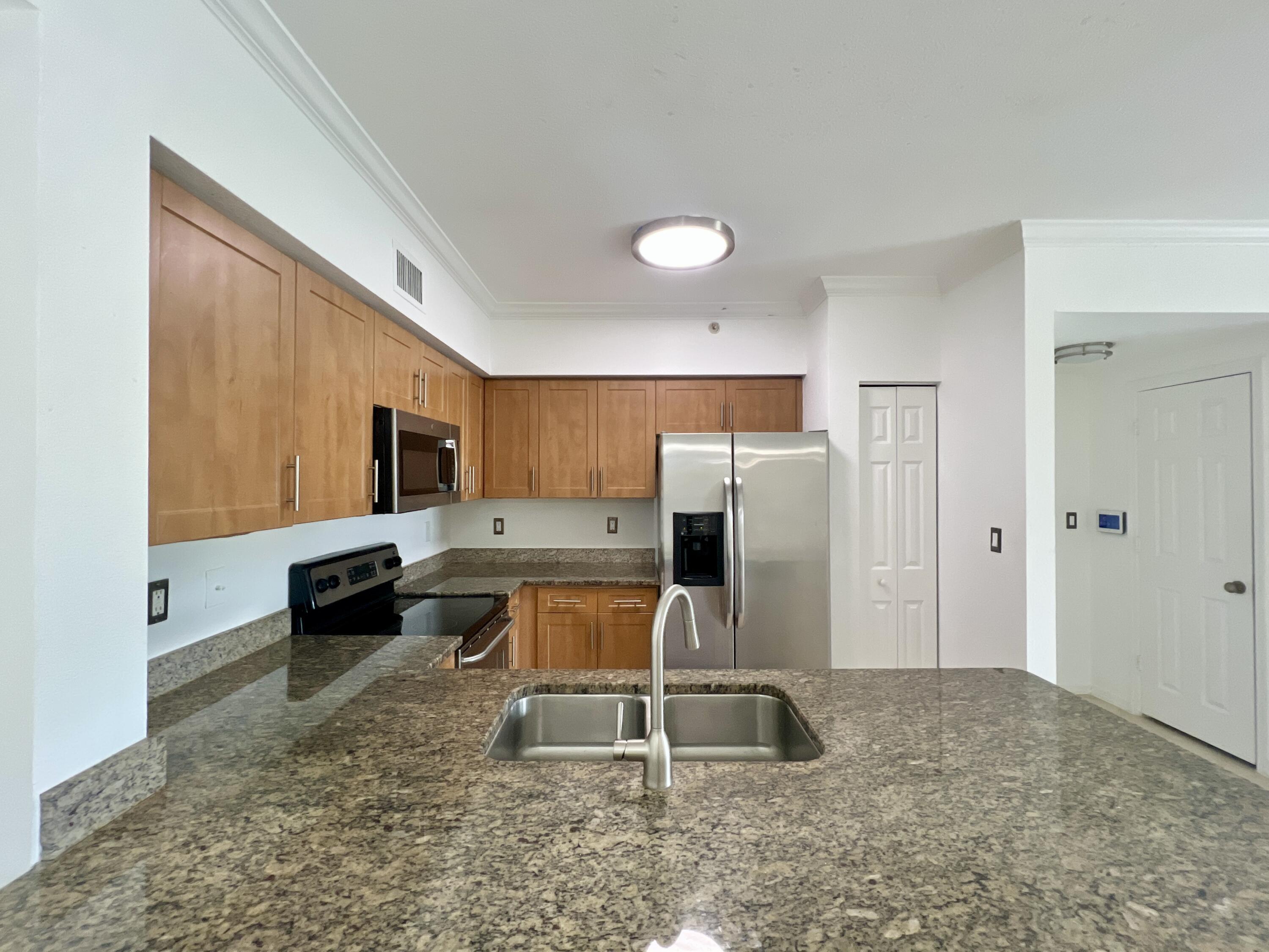 6450 Emerald Dunes Drive 301, West Palm Beach, FL 33411, West Palm Beach - Photo 5