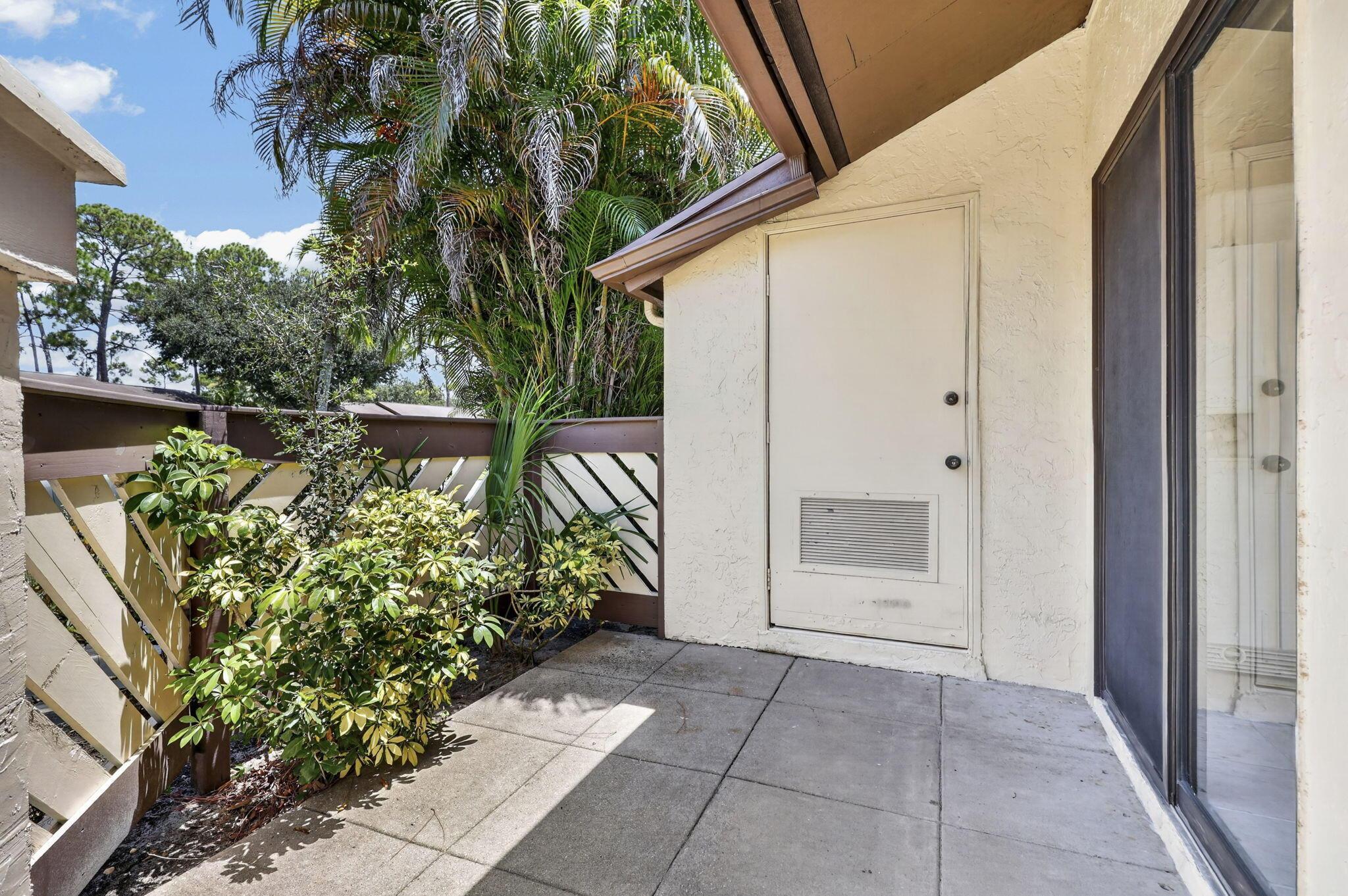 184 MASTIC TREE Court, Royal Palm Beach, FL 33411, Royal Palm Beach - Photo 4