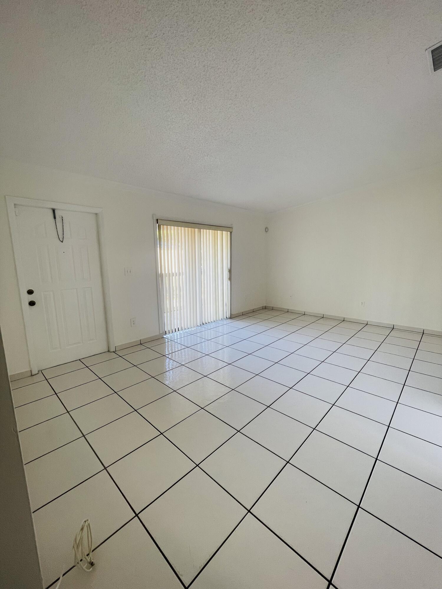 18340 Mediterranean Boulevard 2806, Hialeah, FL 33015, Hialeah - Photo 3