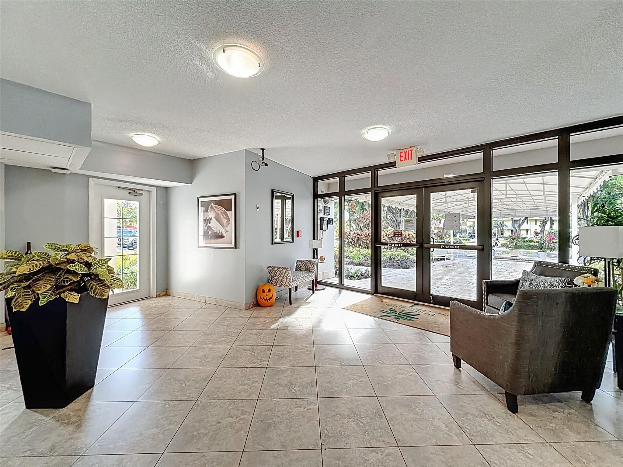 545 Oaks Lane 410, Pompano Beach, FL 33069, Pompano Beach - Photo 3