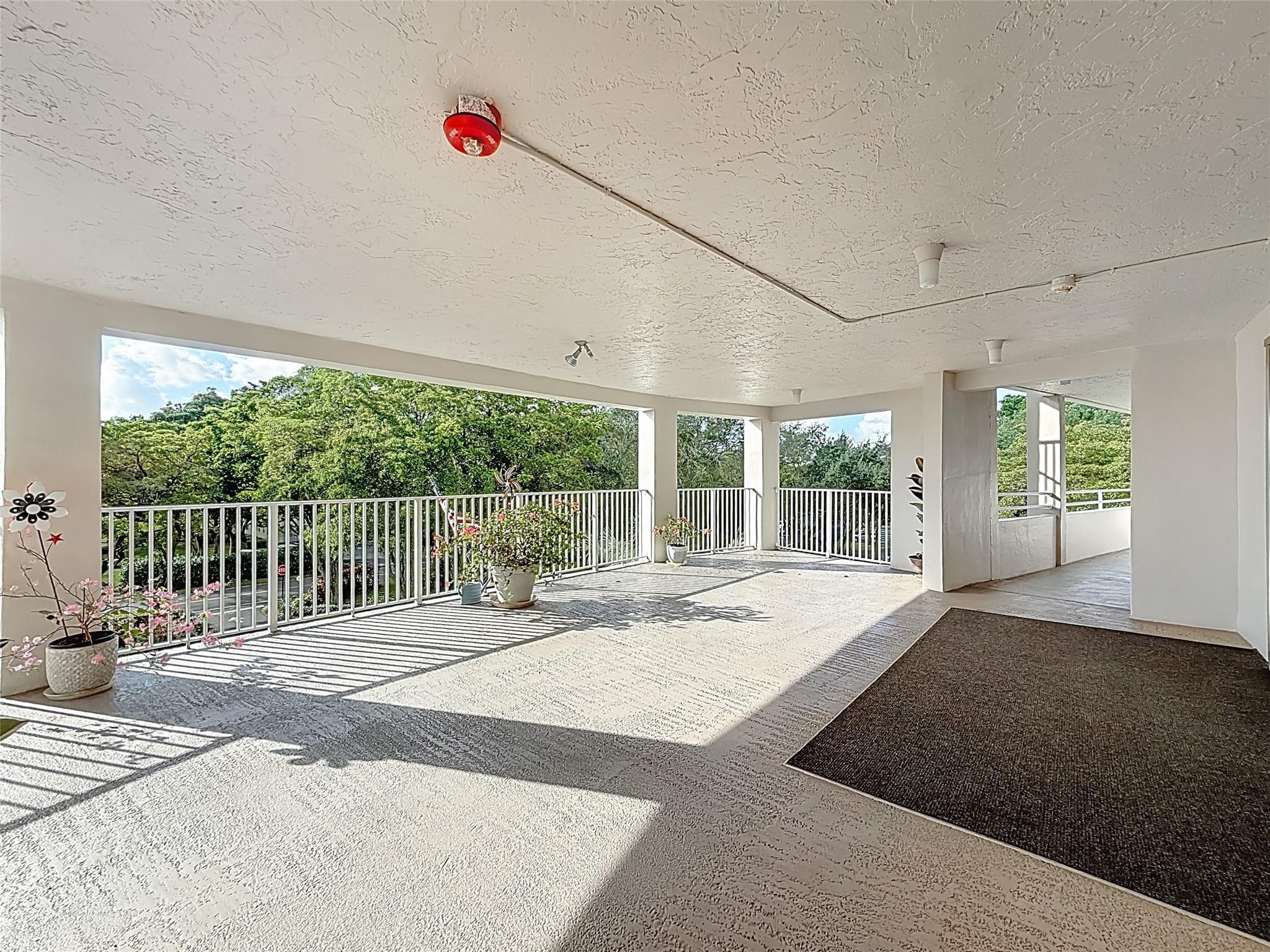 545 Oaks Lane 410, Pompano Beach, FL 33069, Pompano Beach - Photo 5